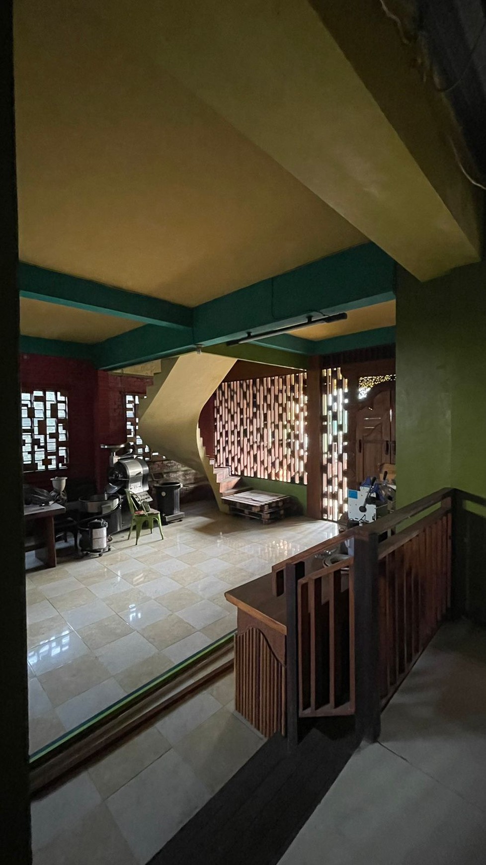 Jual Rumah Raya Lontar 3 Lantai Dekat Pakuwon Mall