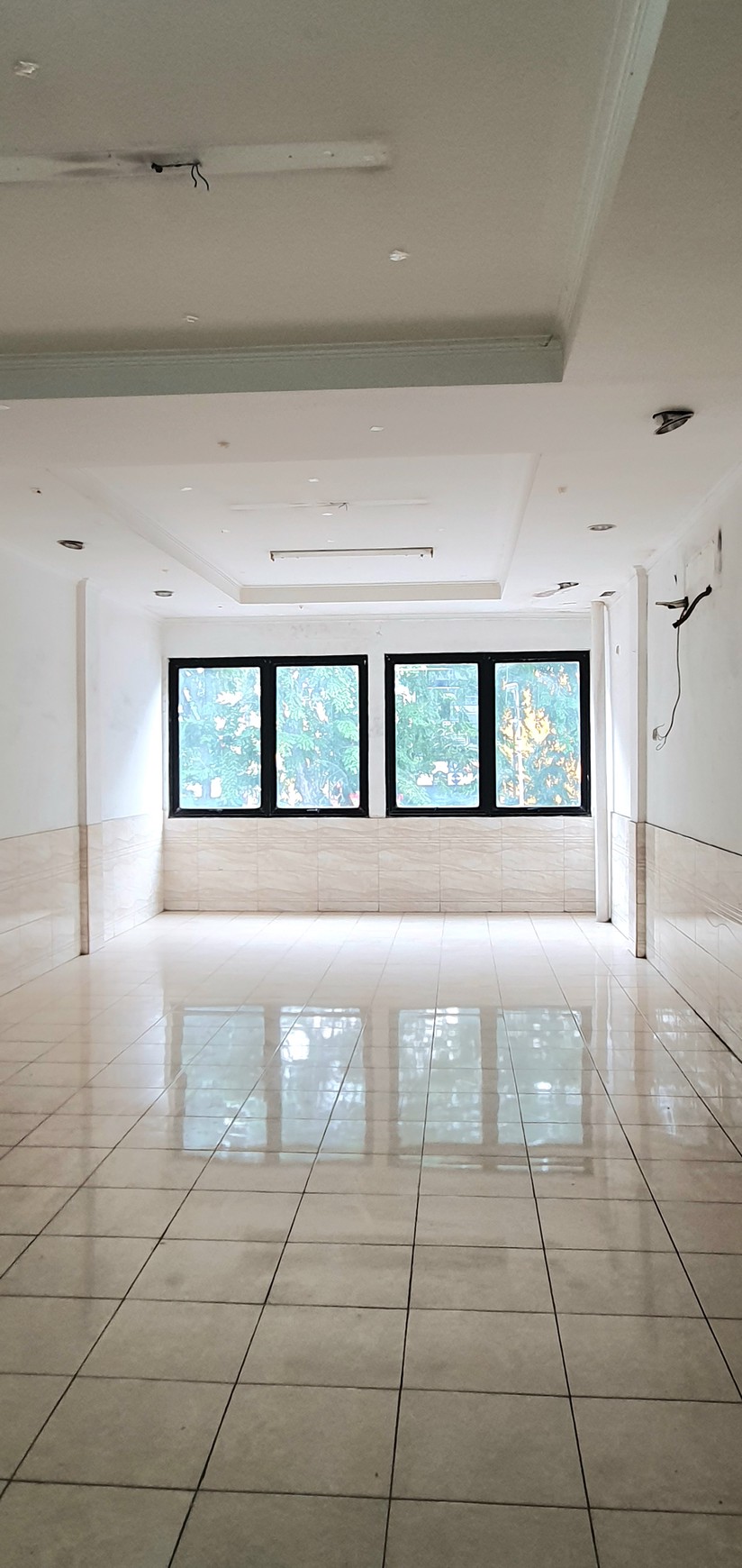 Ruko Boulevard Raya, Kelapa Gading. 4,5x17 m&#xb2;. Lokasi strategis, di pusat keramaian Kelapa Gading