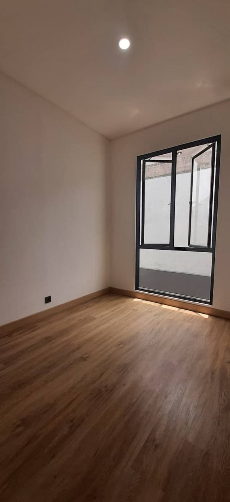 Rumah Brand New, Cantik, Siap Huni di Bintaro Sektor 3.