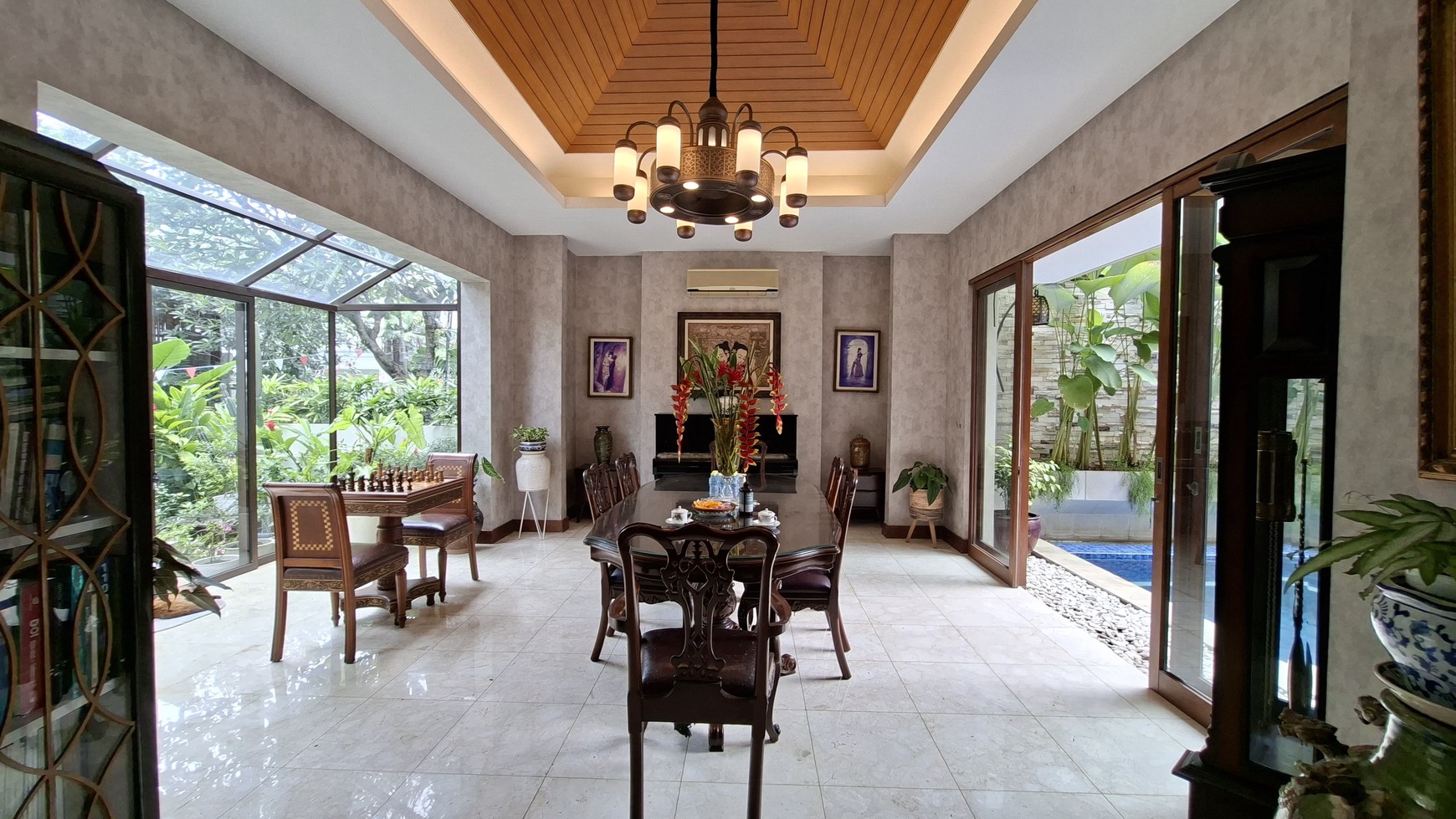 Rumah Bergaya Villa @Kemang