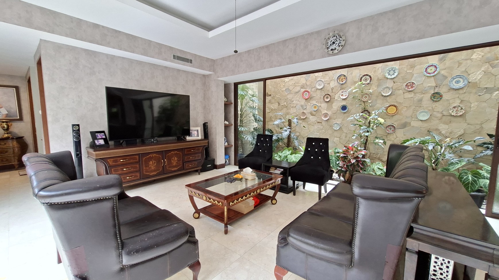 Rumah Bergaya Villa @Kemang