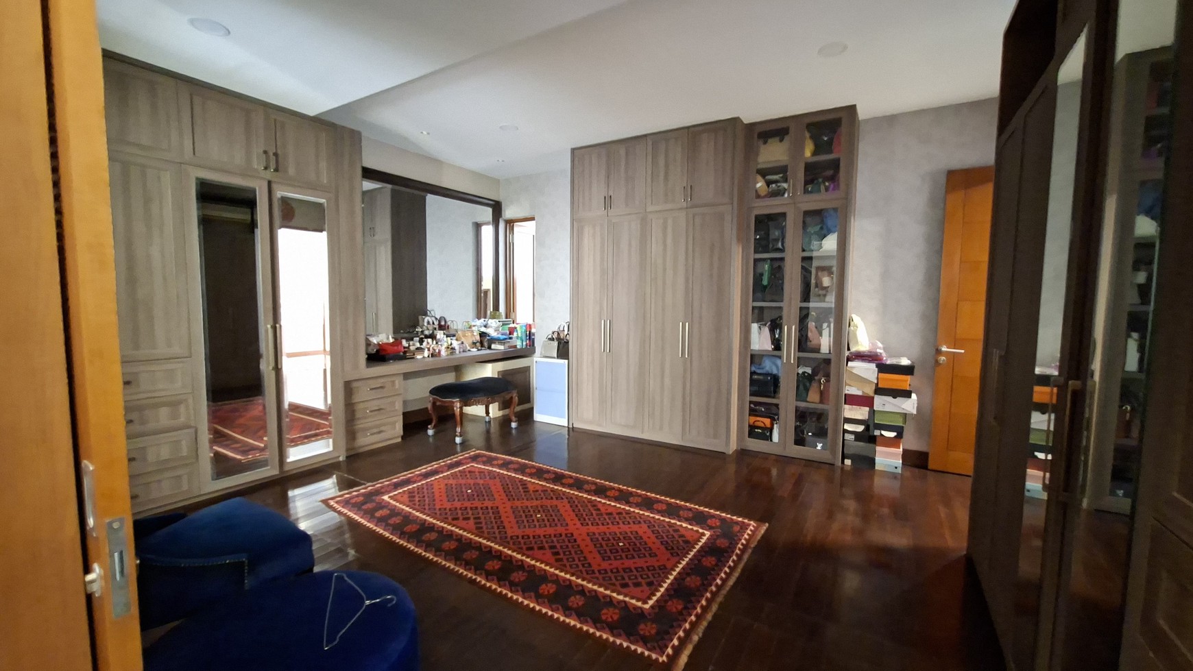 Rumah Bergaya Villa @Kemang