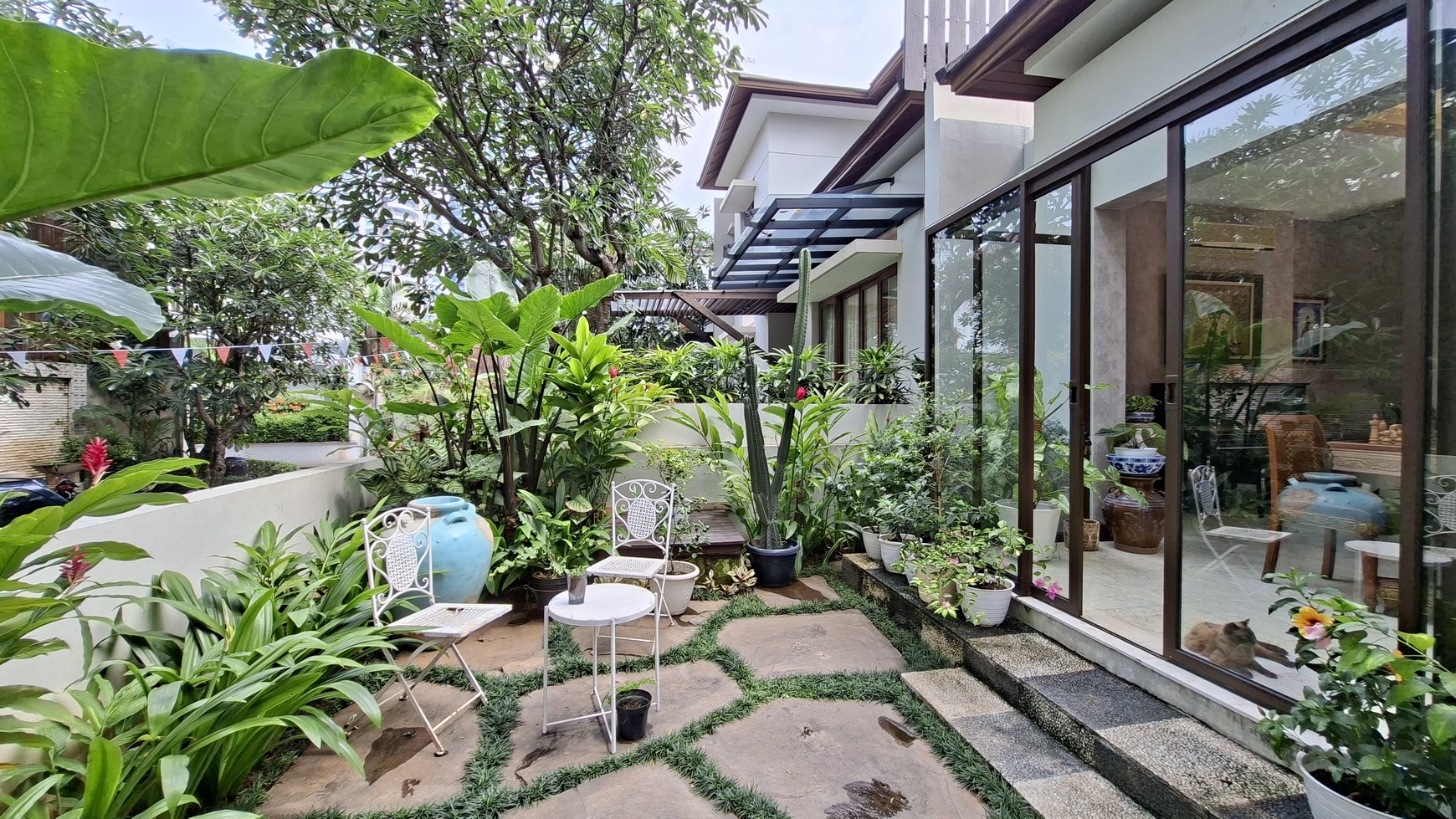 Rumah Bergaya Villa @Kemang