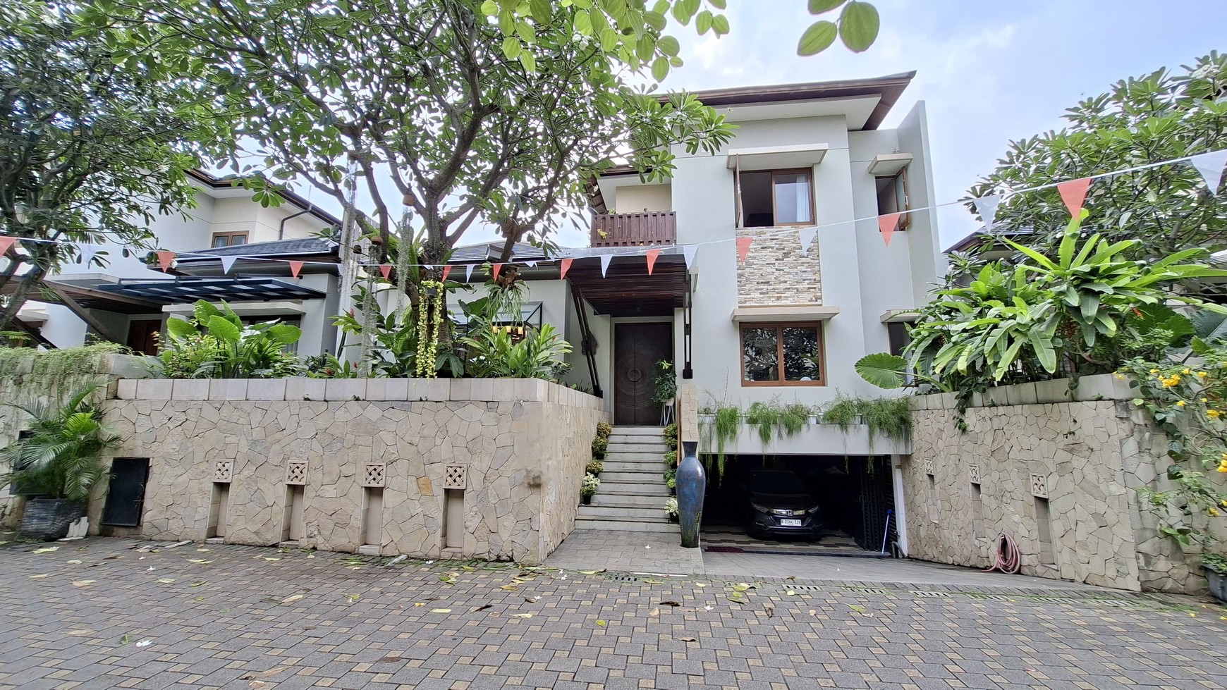 Rumah Bergaya Villa @Kemang