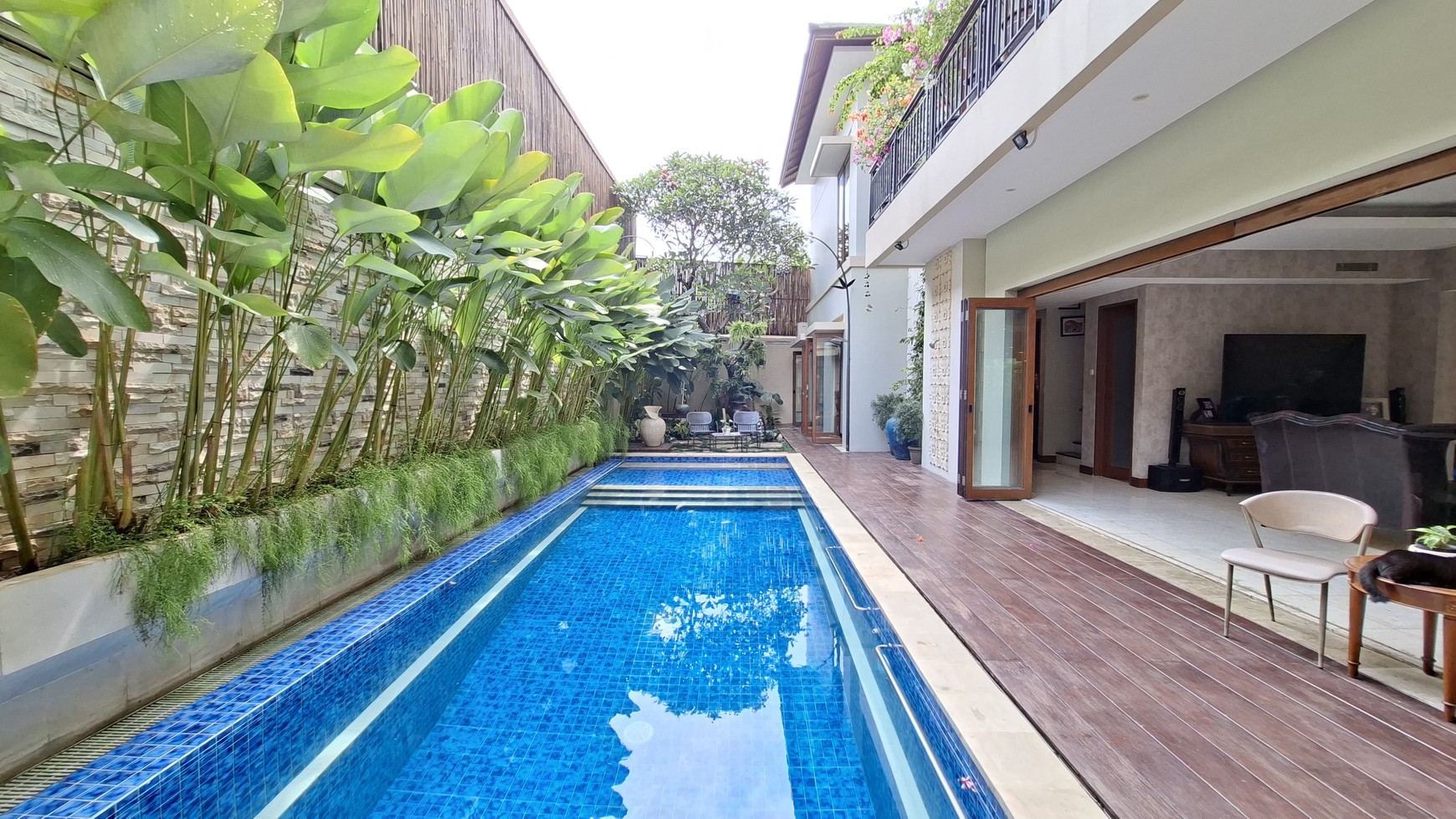 Rumah Bergaya Villa @Kemang