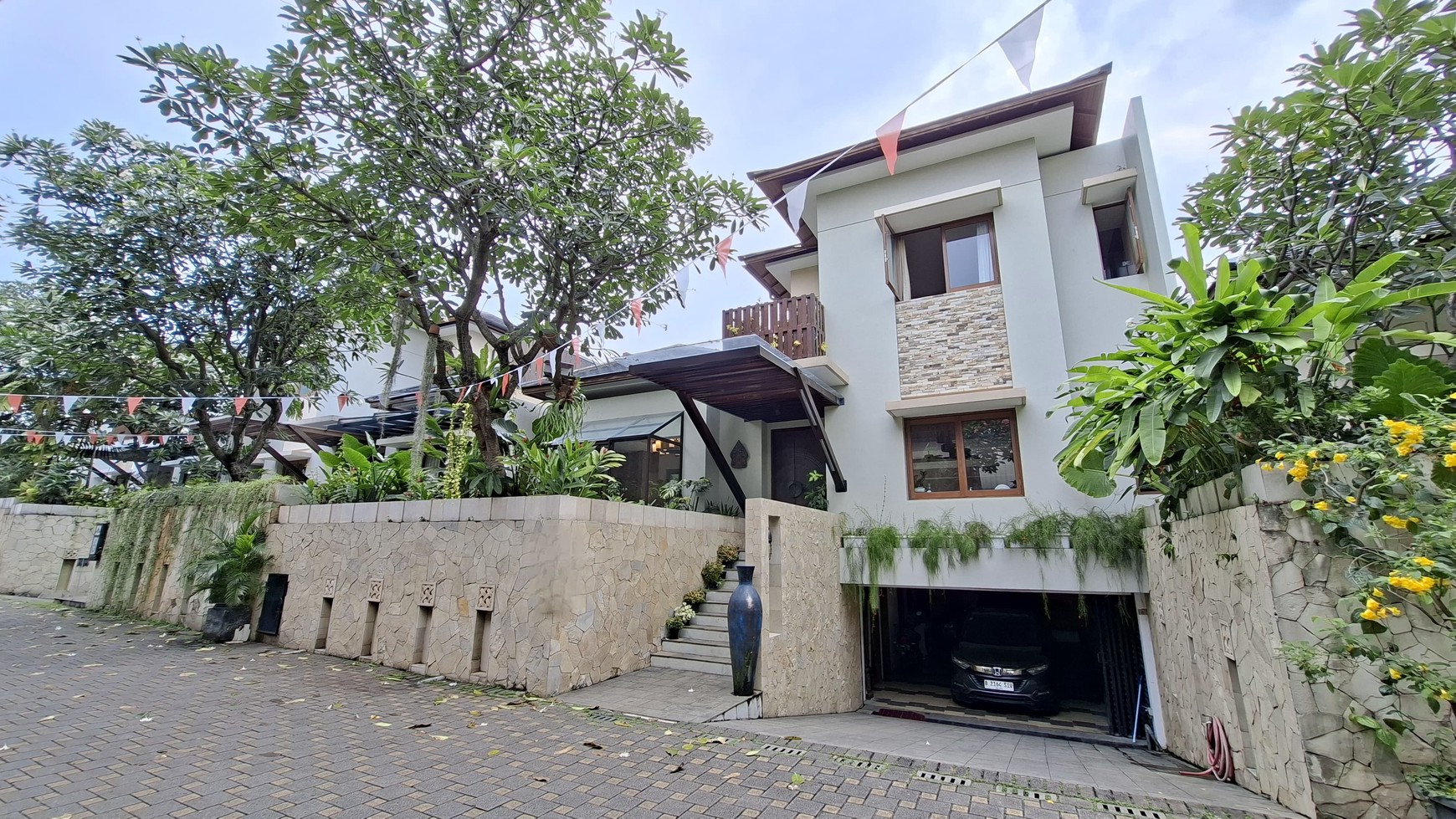 Rumah Bergaya Villa @Kemang