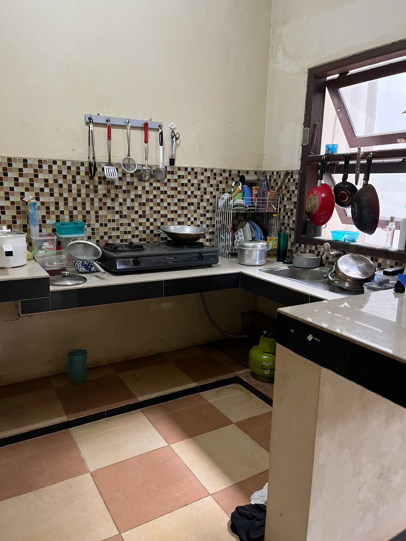 Dijual Cepat Rumah Beserta Usaha Kost2an di Perumahan Setu Indah, Cipayung, Jakarta Timur. Dekat Cilangkap