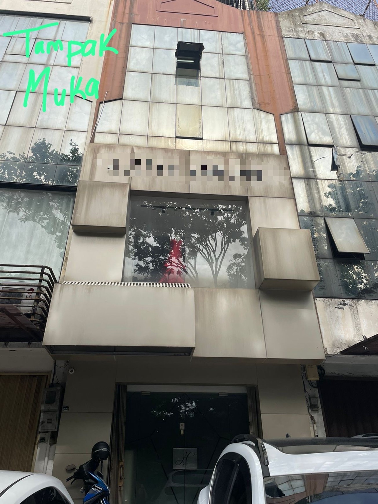 Ruko siap pakai di area strategis dekat dengan mall kelapa gading.