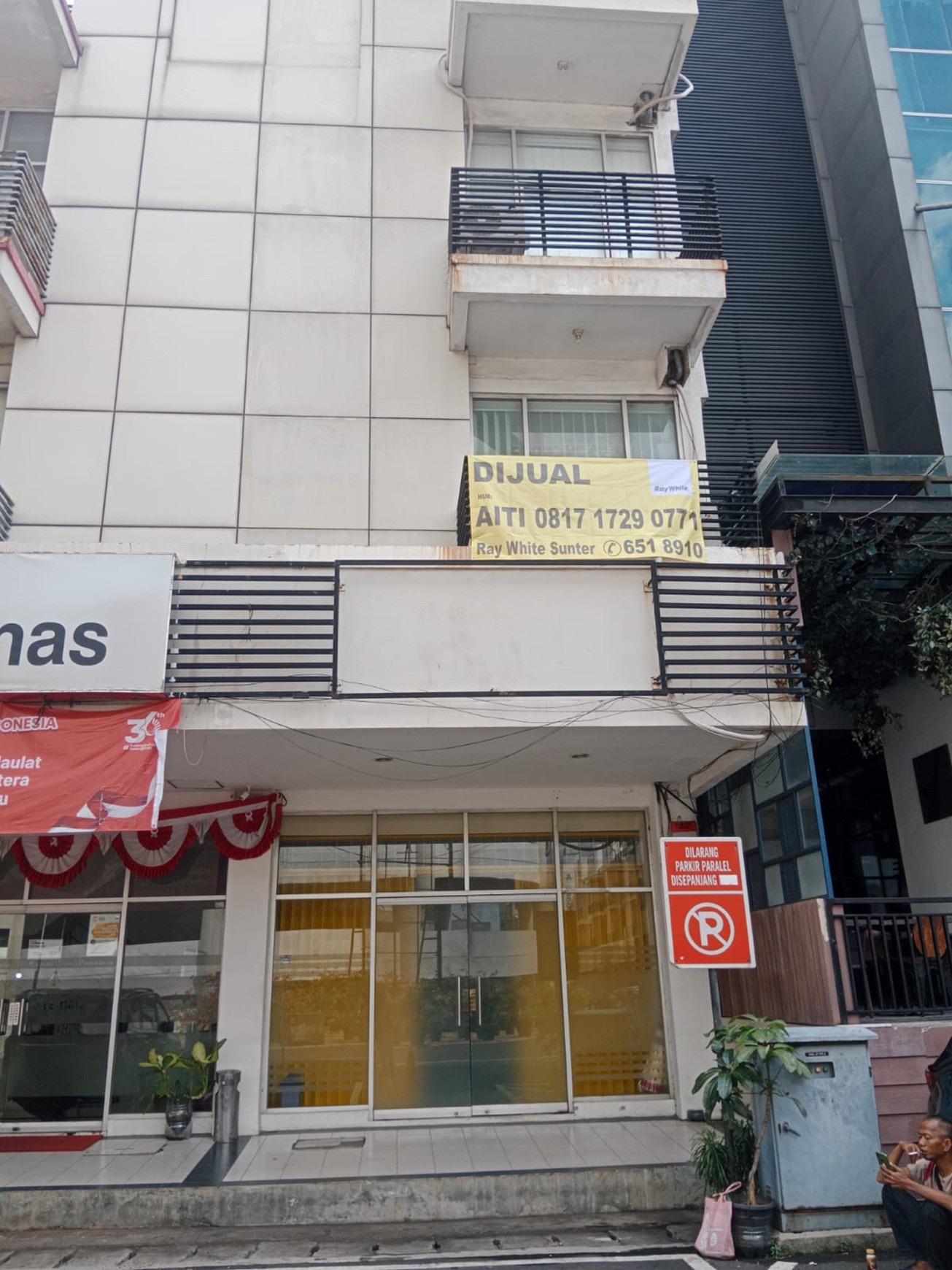 Ruko siap pakai dilokasi strategis, dekat dengan akses jalan raya.