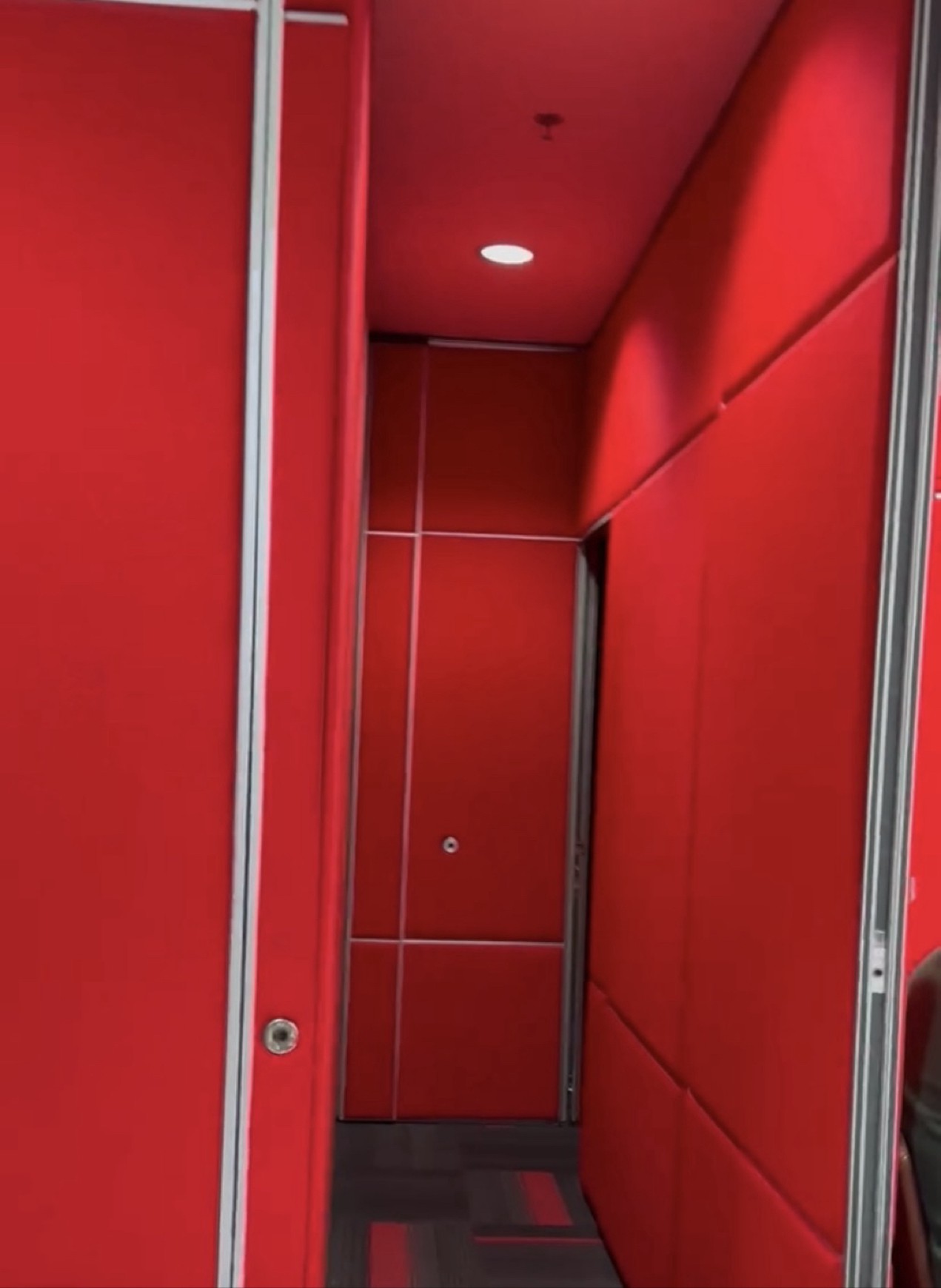 Office space siap pakai di lokasi strategis dekat mall kasablanka.