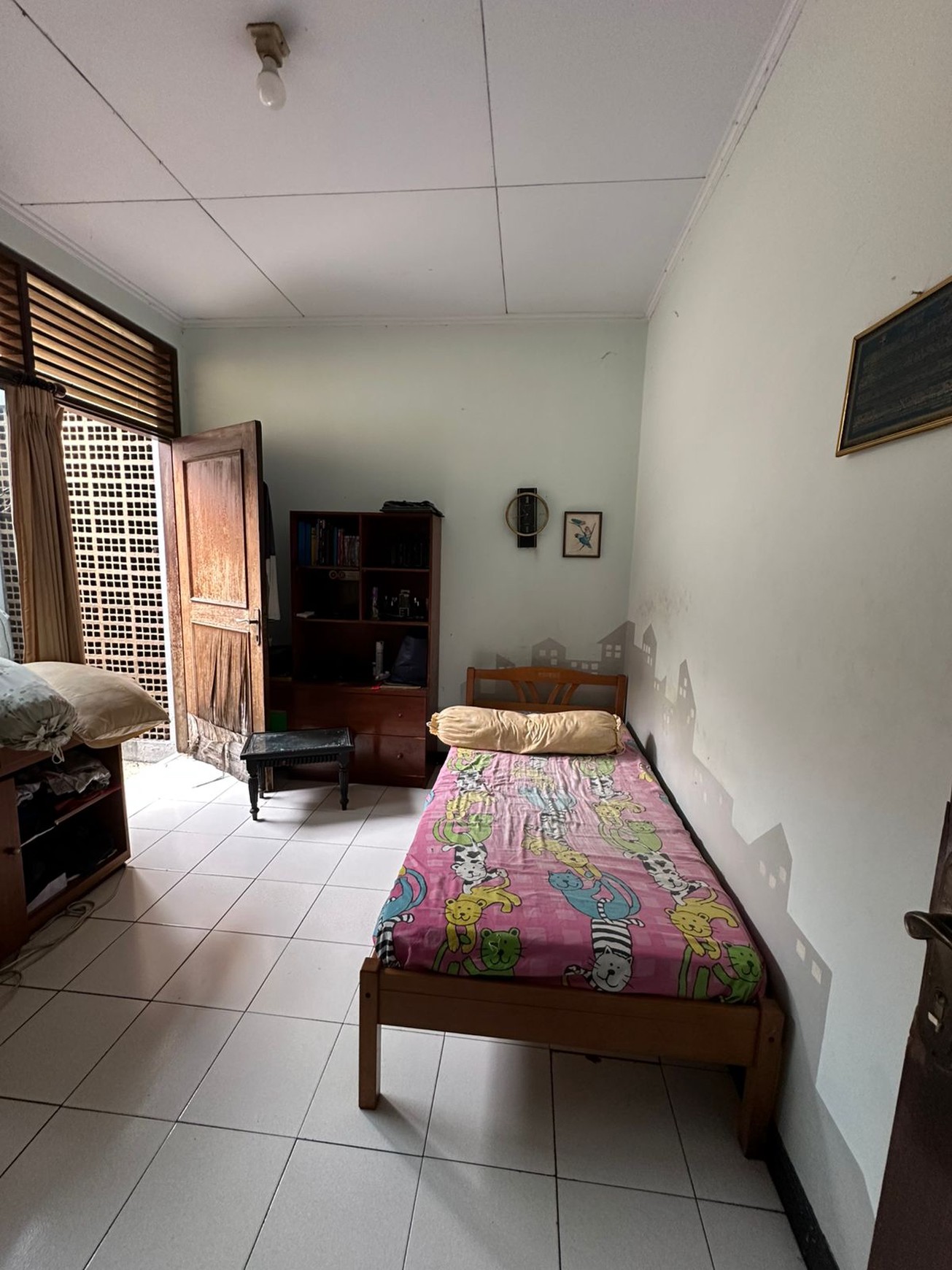 Rumah 2 lantai, bebas banjir, lokasi strategis di Jakarta Selatan.