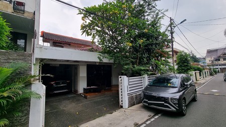 Rumah 2 lantai, bebas banjir, lokasi strategis di Jakarta Selatan.