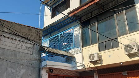 Ruko besar rapi. cocok untuk gudang konveksi di Benda Kemayoran