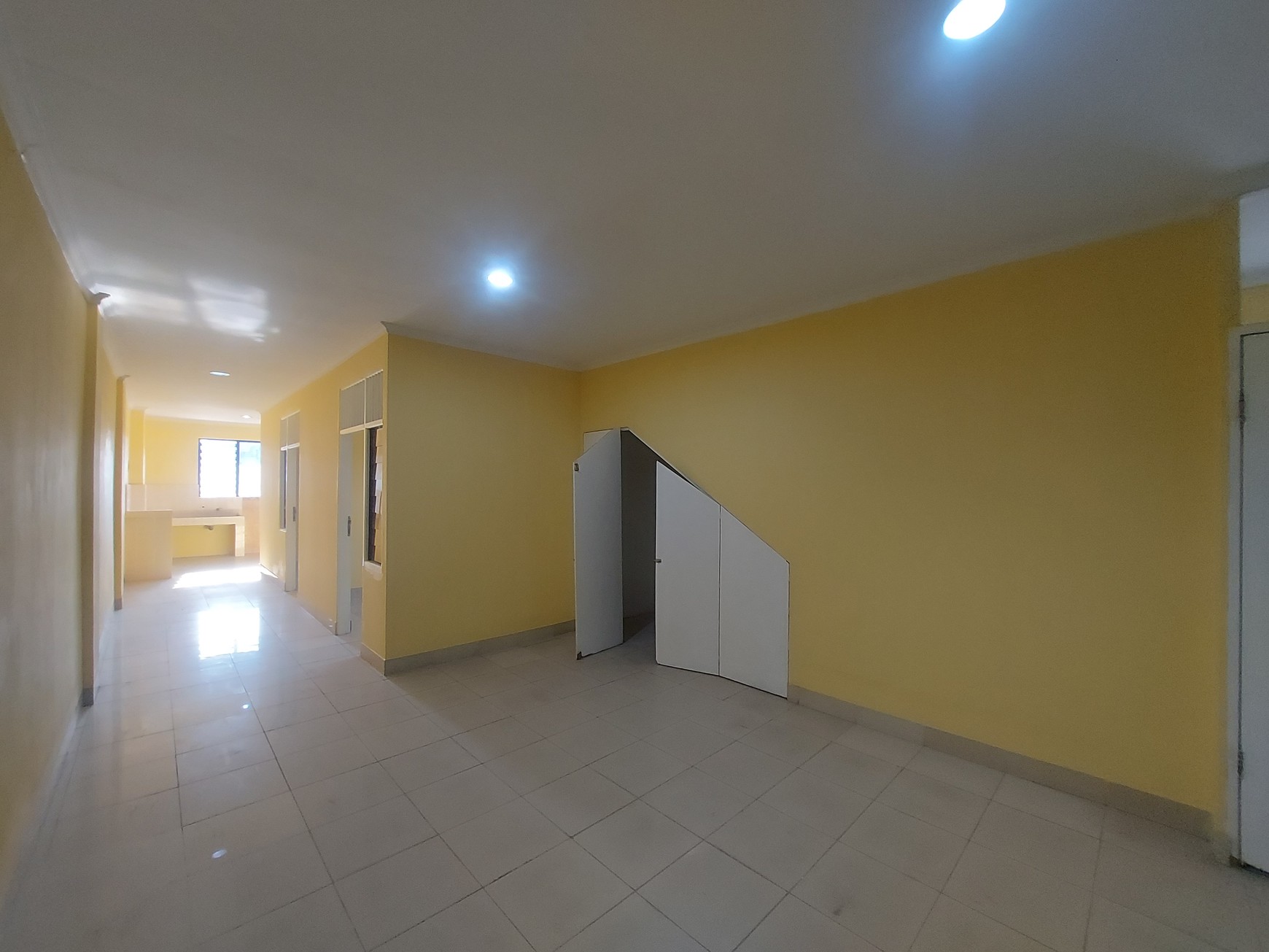 Ruko besar rapi. cocok untuk gudang konveksi di Benda Kemayoran