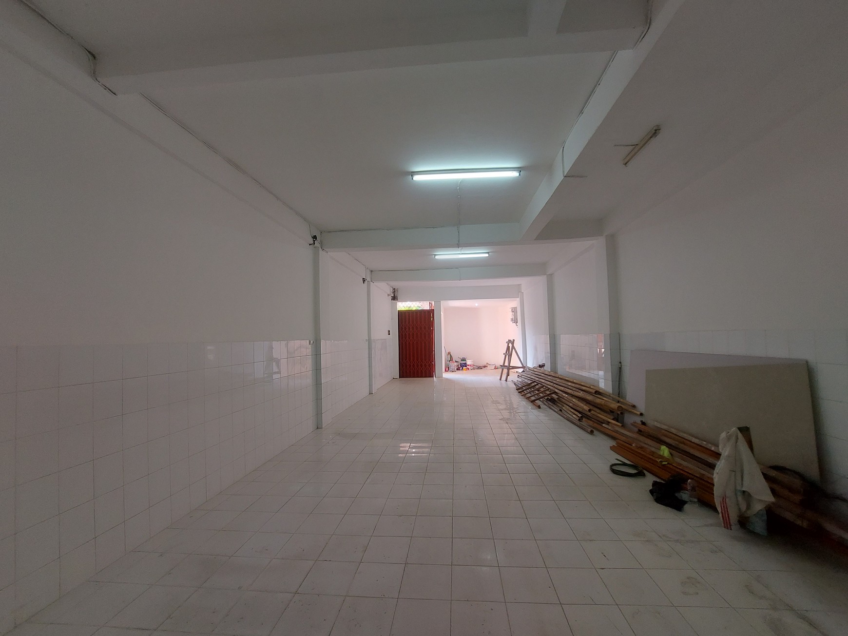 Ruko besar rapi. cocok untuk gudang konveksi di Benda Kemayoran