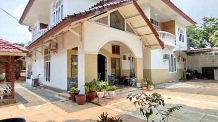 Jual MURAH! Rumah hoek bagus dan siap pakai di Cempaka Putih tengah