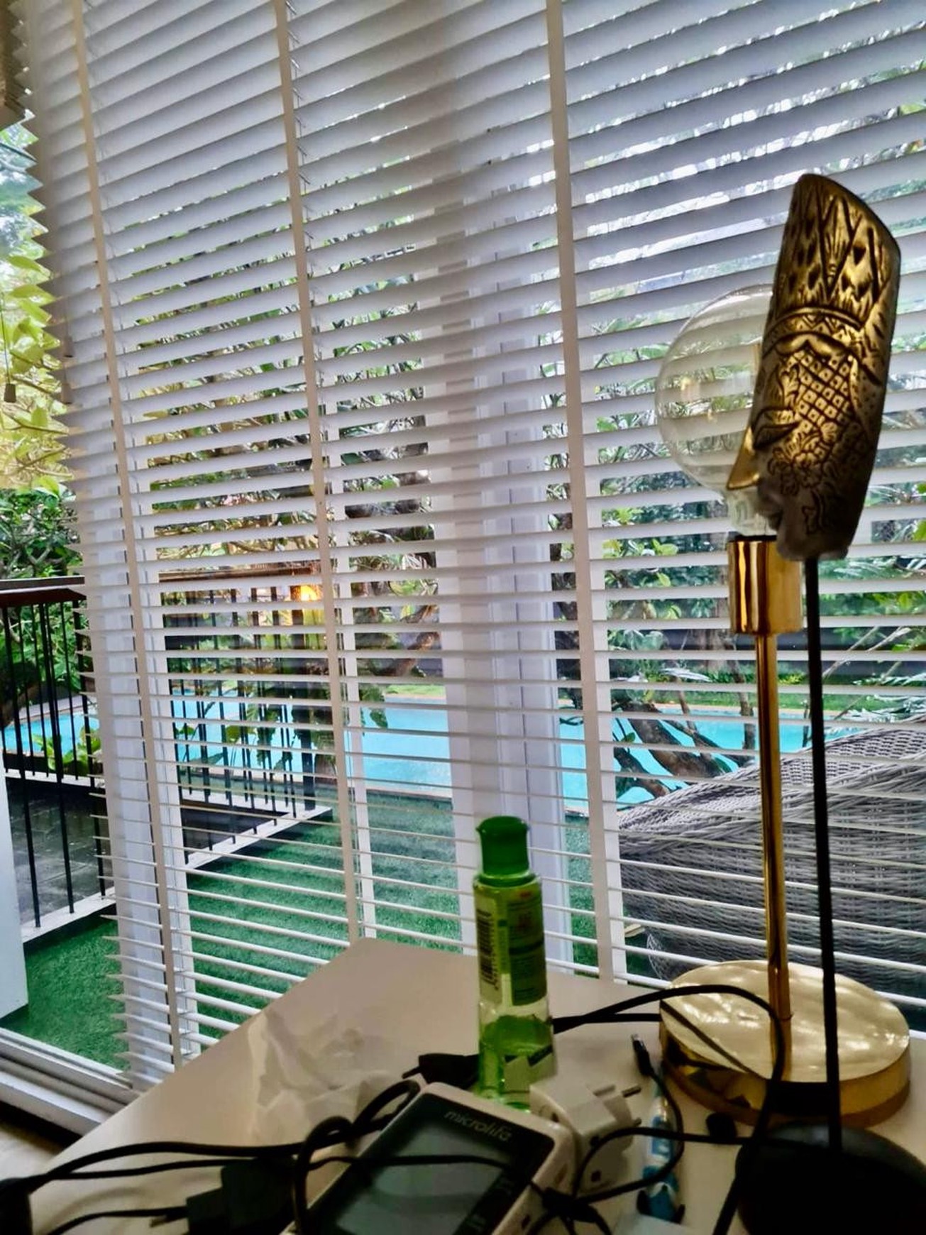 Rumah Halaman luas,ada pool,lokasi oke di Bintaro Jaya.