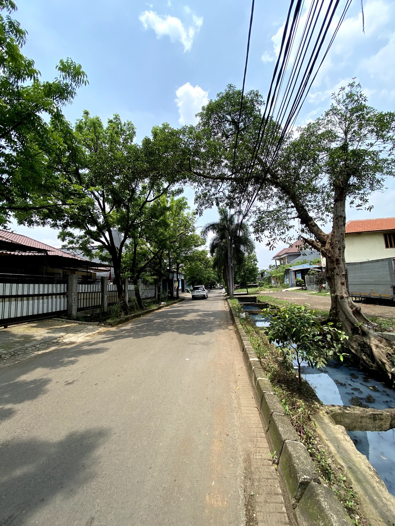 Dijual Rumah Luas & Nyaman di Joglo, Jakarta Barat