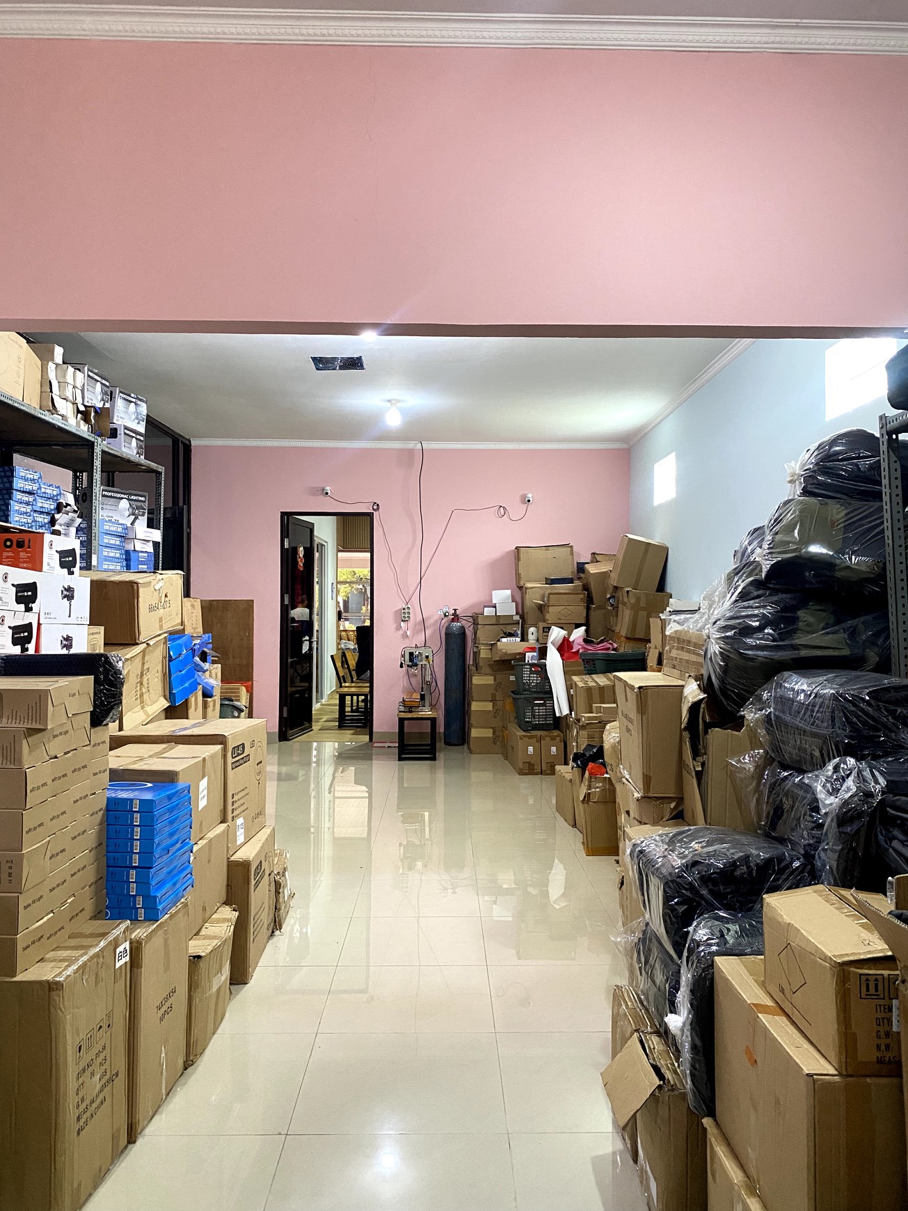 Dijual Rumah Luas & Nyaman di Joglo, Jakarta Barat