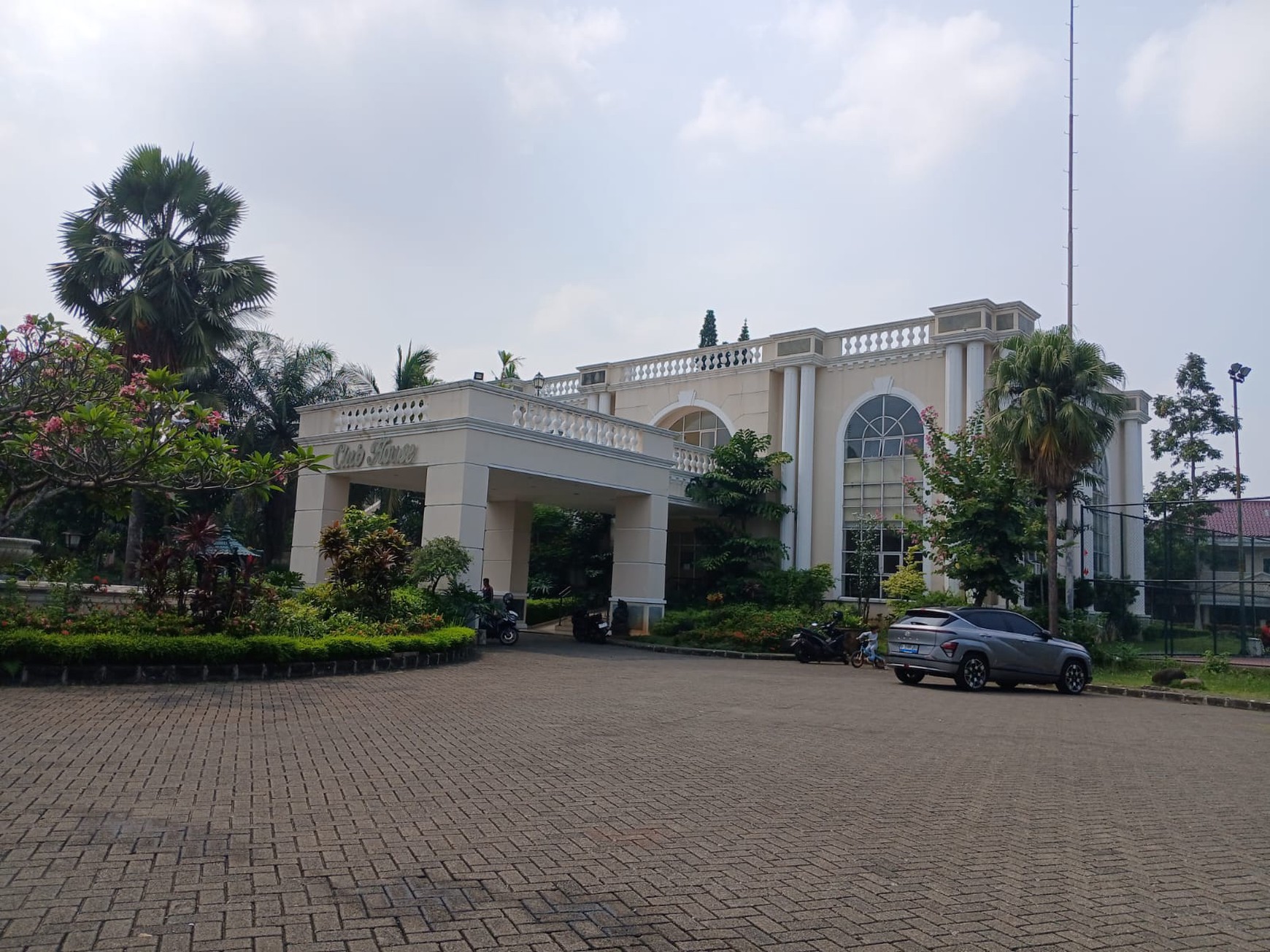 Disewakan rumah dalam cluster 4 KT di Graha Hijau Ciputat dengan banyak Fasilitas 