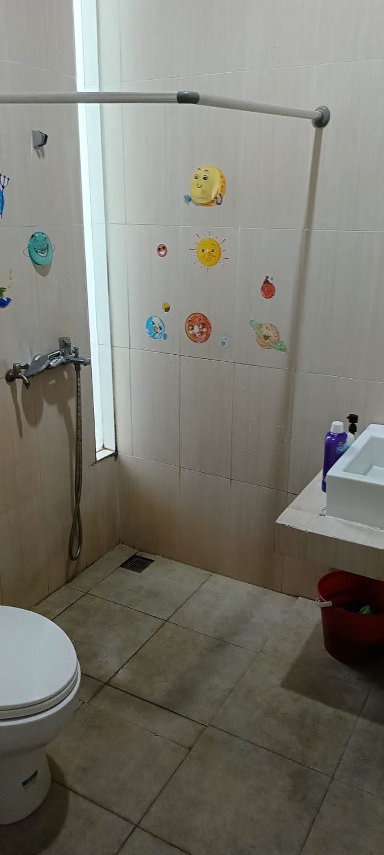 Rumah di Bintaro Sektor 9, 2 Lantai Sudah SHM KT 4+1 KM 3+1.