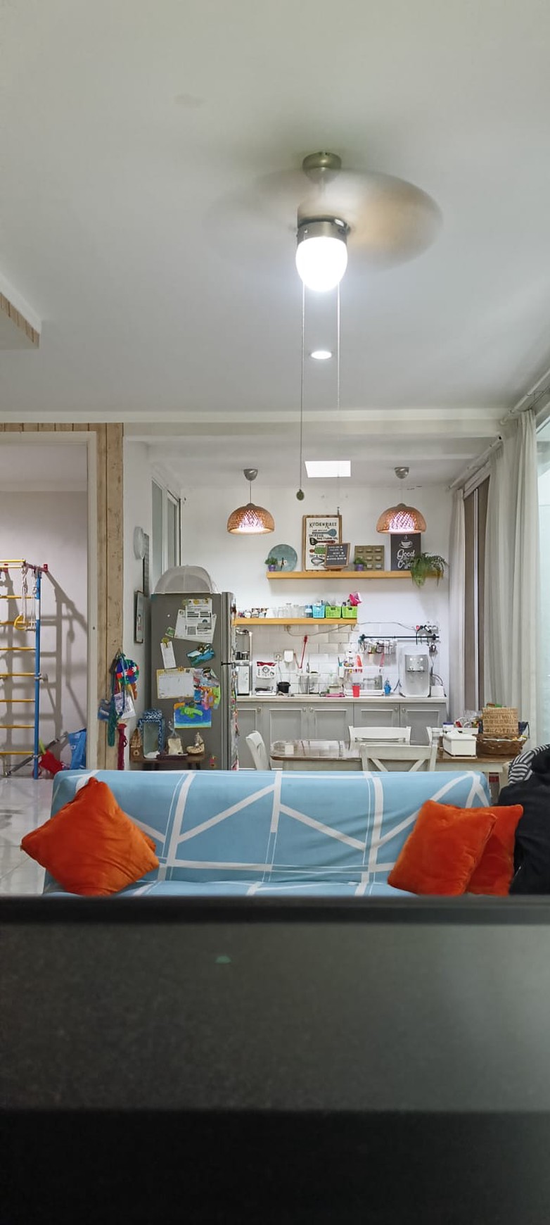 Rumah di Bintaro Sektor 9, 2 Lantai Sudah SHM KT 4+1 KM 3+1.