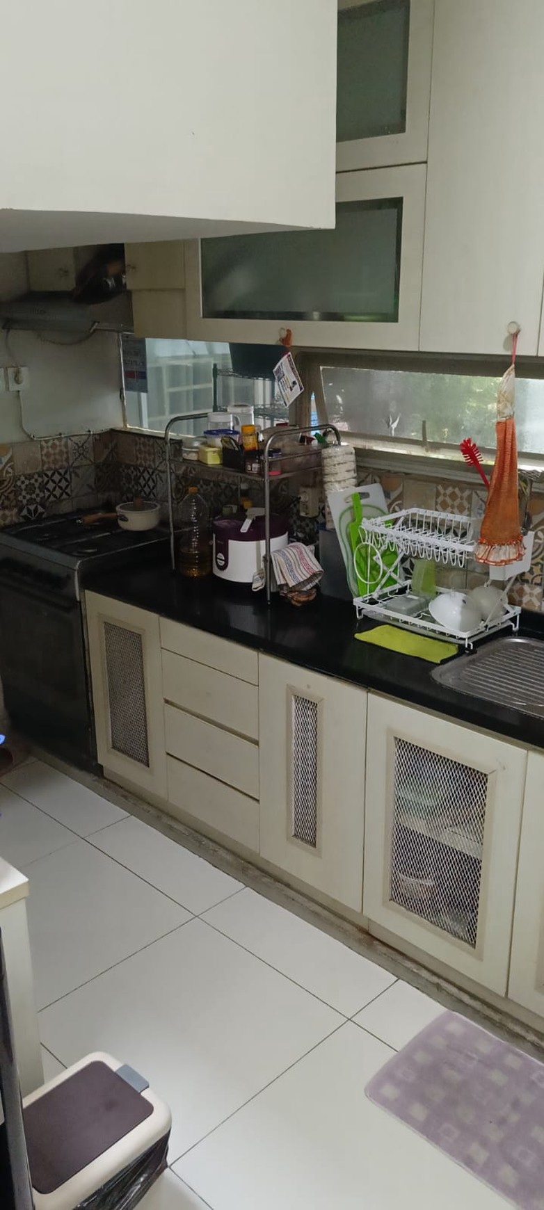 Rumah di Bintaro Sektor 9, 2 Lantai Sudah SHM KT 4+1 KM 3+1.