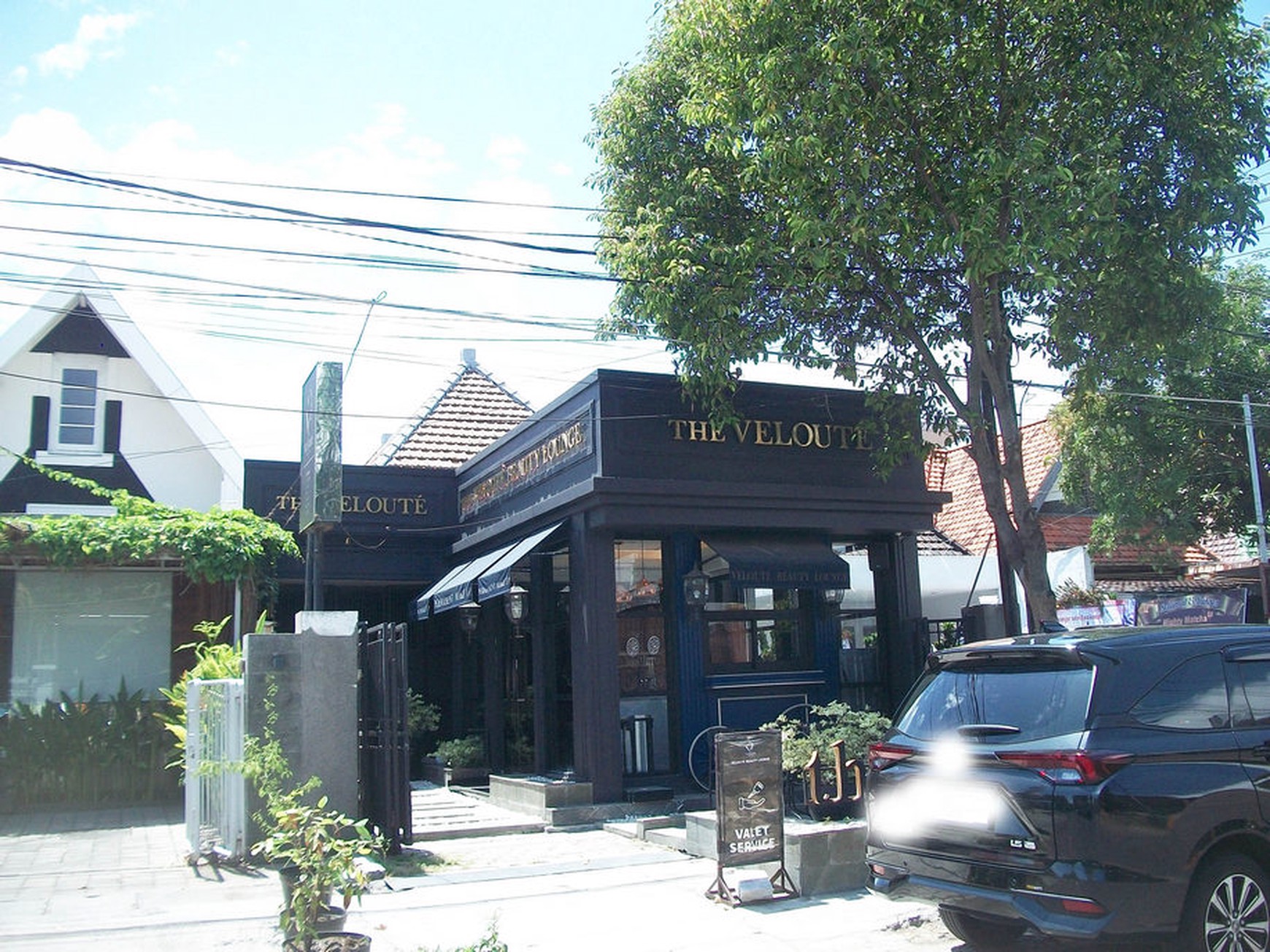 Rumah Pusat Kota Surabaya di Jl. Untung Suropati, Cocok untuk Usaha Resto/Cafe/Klinik/Kantor dsb - WNA -