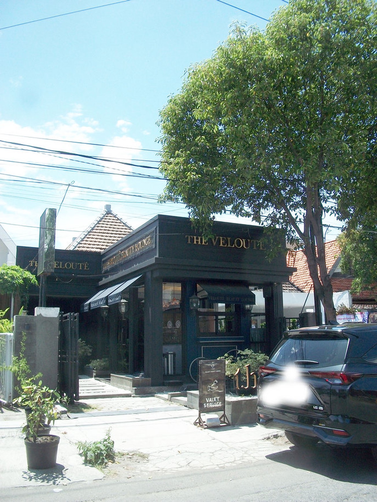 Rumah Pusat Kota Surabaya di Jl. Untung Suropati, Cocok untuk Usaha Resto/Cafe/Klinik/Kantor dsb - WNA -