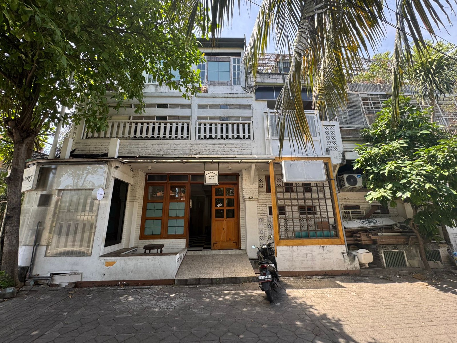 Dijual Rumah Kos - Kostan Dukuh Kupang Surabaya Barat - Aktif Operasional - Surat Hgb