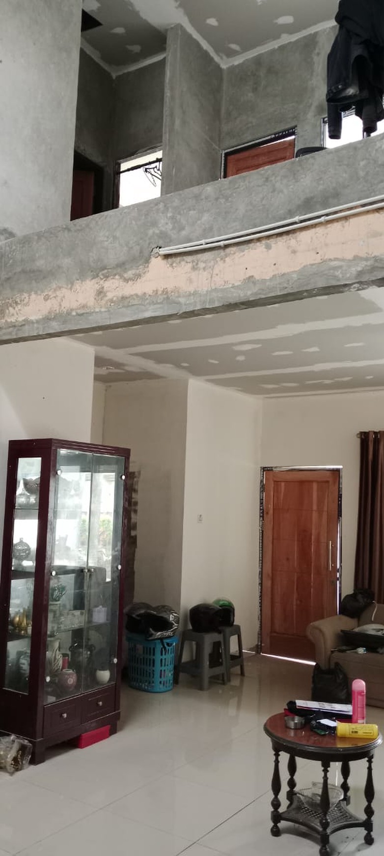 Rumah Luas 2 Lantai Dengan 5 KT Dalam Komplek di Sawangan 