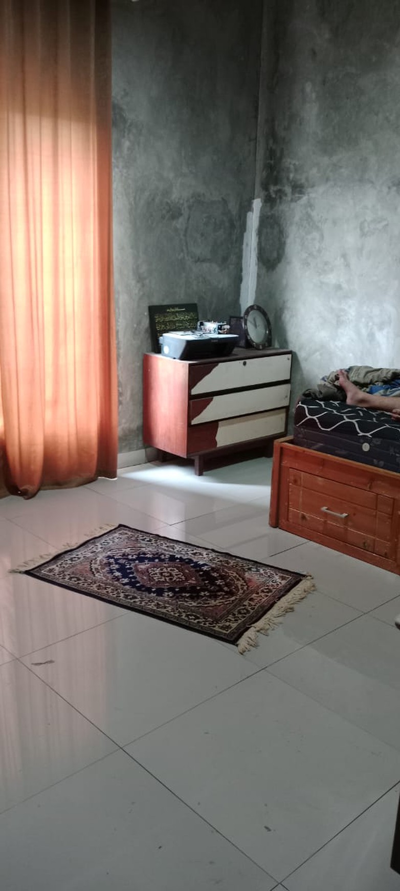 Rumah Luas 2 Lantai Dengan 5 KT Dalam Komplek di Sawangan 