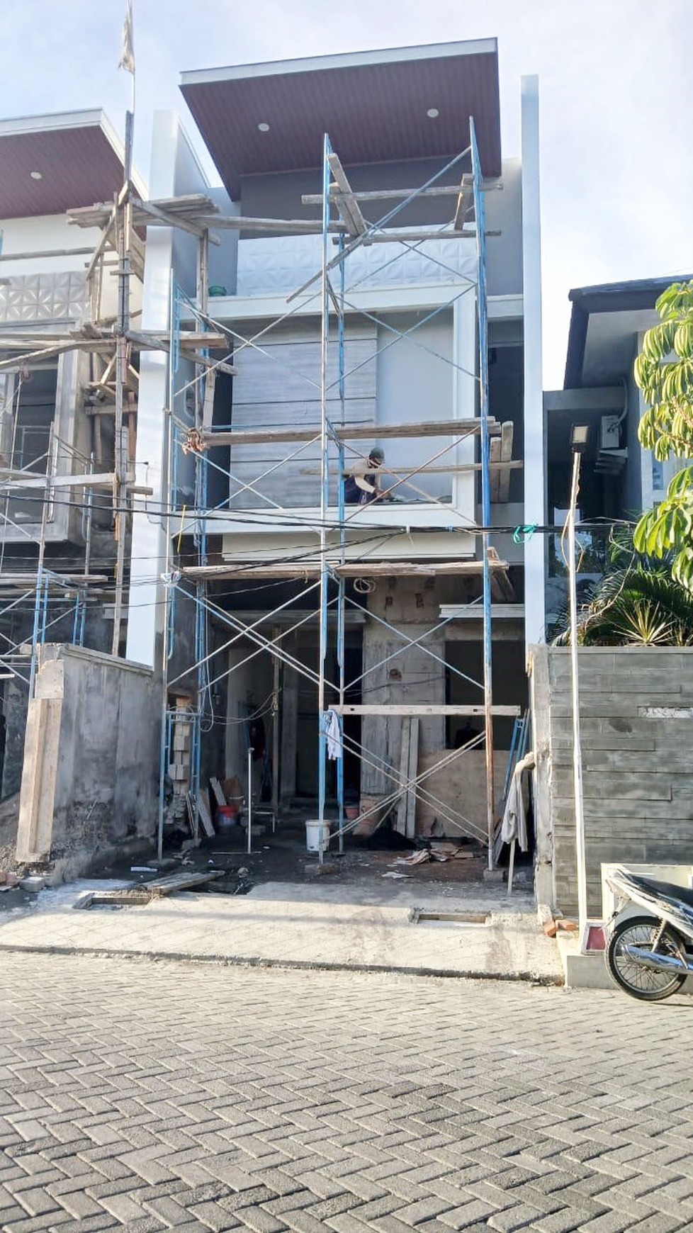 Rumah Baru Gress !!! di Manyar Jaya Surabaya Timur, Minimalis, 2 Lantai, ada 2 unit aja...!!!