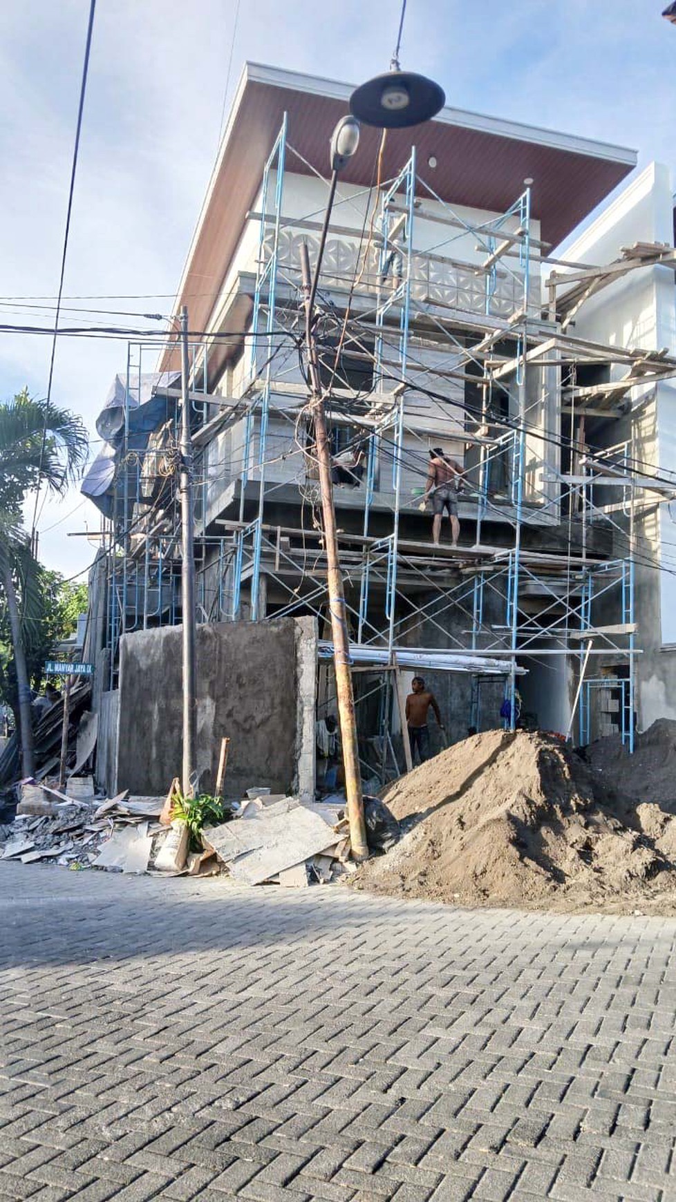 Rumah Baru Gress !!! di Manyar Jaya Surabaya Timur, Minimalis, 2 Lantai, ada 2 unit aja...!!!