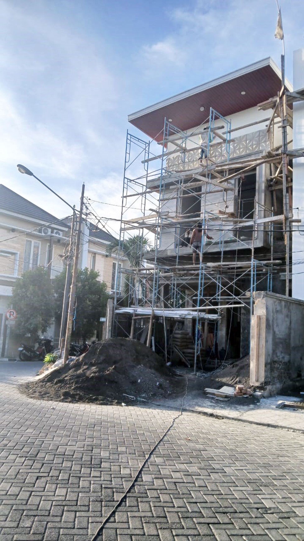 Rumah Baru Gress !!! di Manyar Jaya Surabaya Timur, Minimalis, 2 Lantai, ada 2 unit aja...!!!