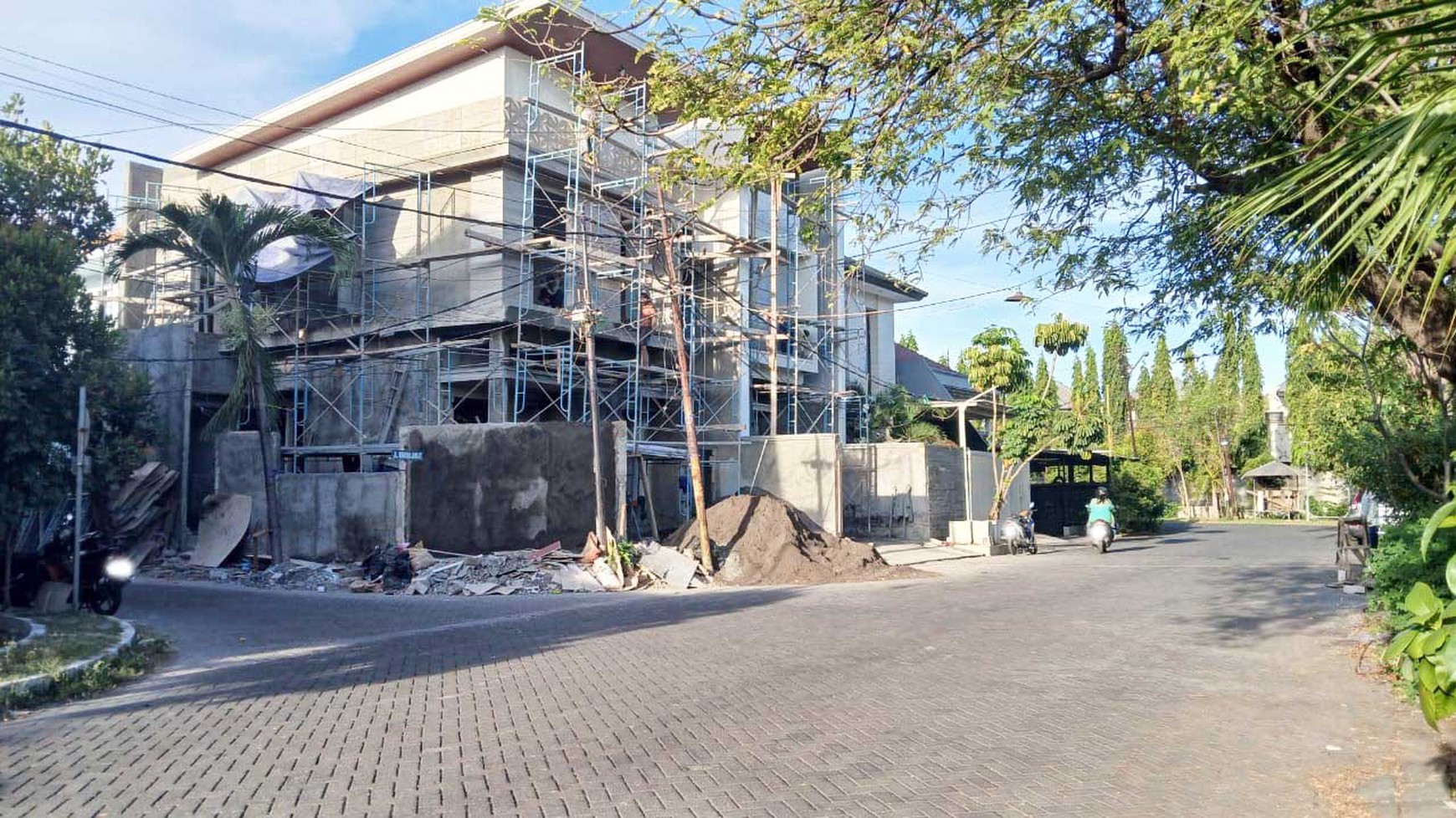 Rumah Baru Gress !!! di Manyar Jaya Surabaya Timur, Minimalis, 2 Lantai, ada 2 unit aja...!!!
