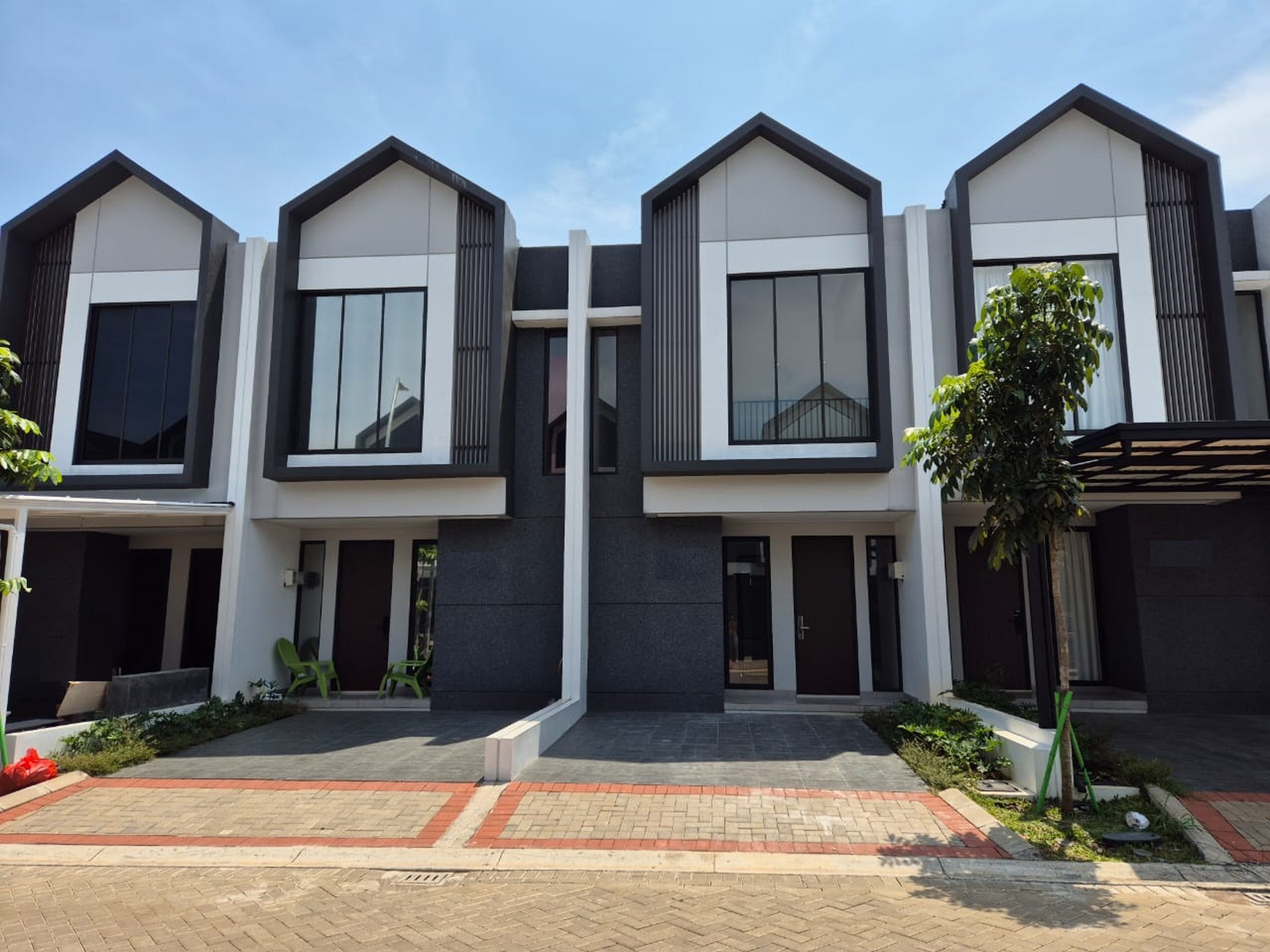 Rumah Minimalis, Brand New, dalam Cluster keamanan 24 Jam di Bintaro