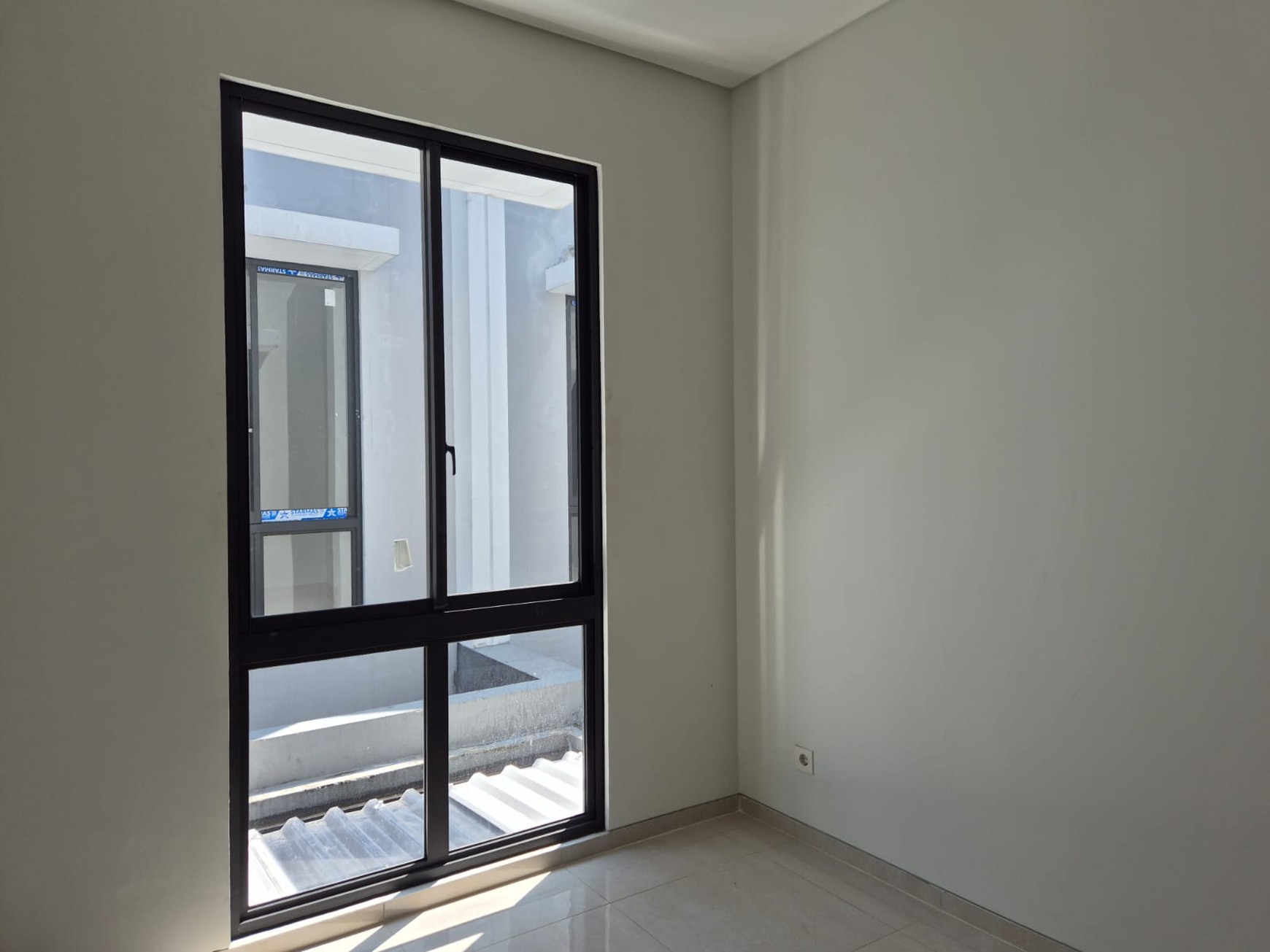 Rumah Minimalis, Brand New, dalam Cluster keamanan 24 Jam di Bintaro