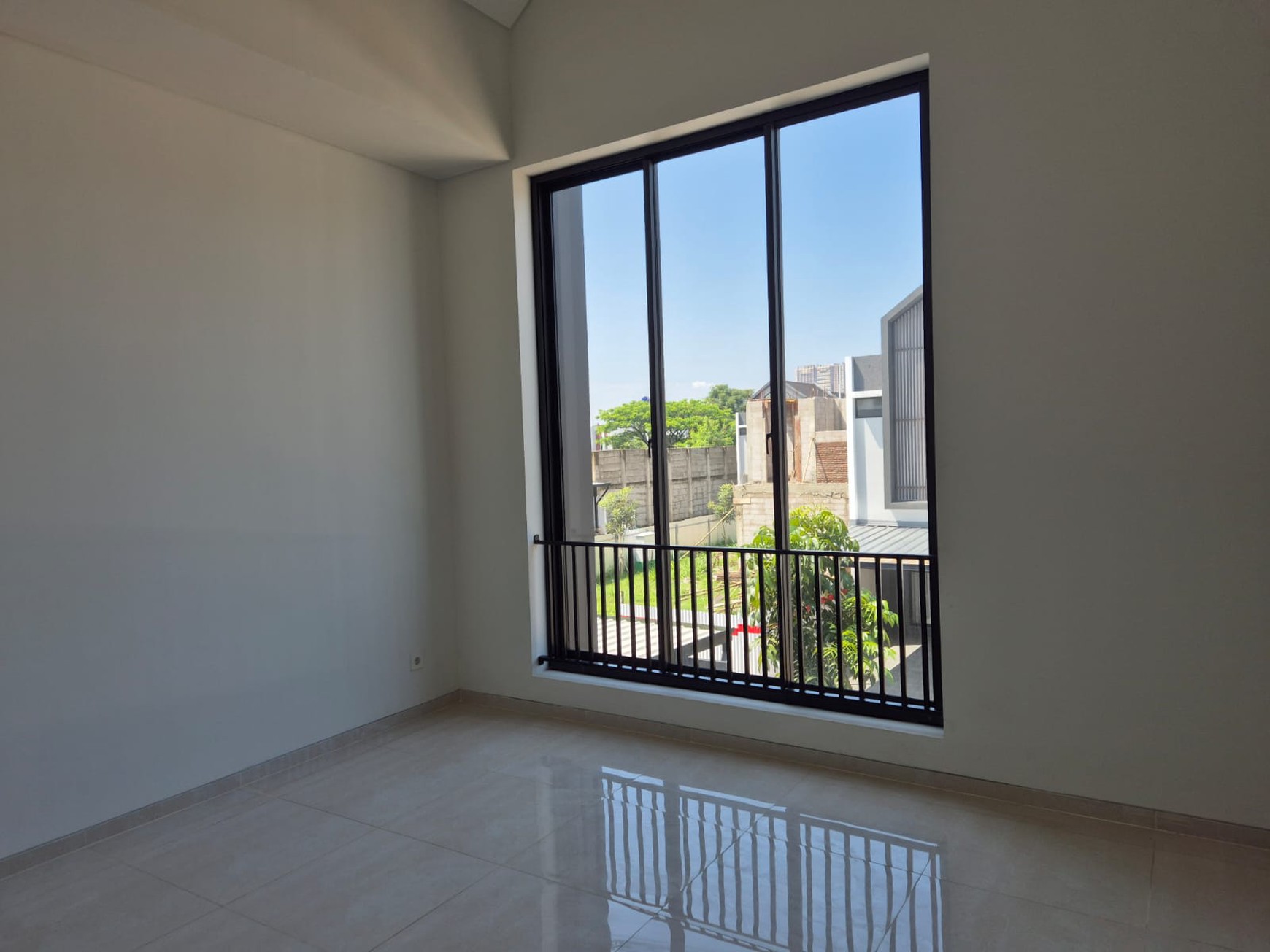 Rumah Minimalis, Brand New, dalam Cluster keamanan 24 Jam di Bintaro