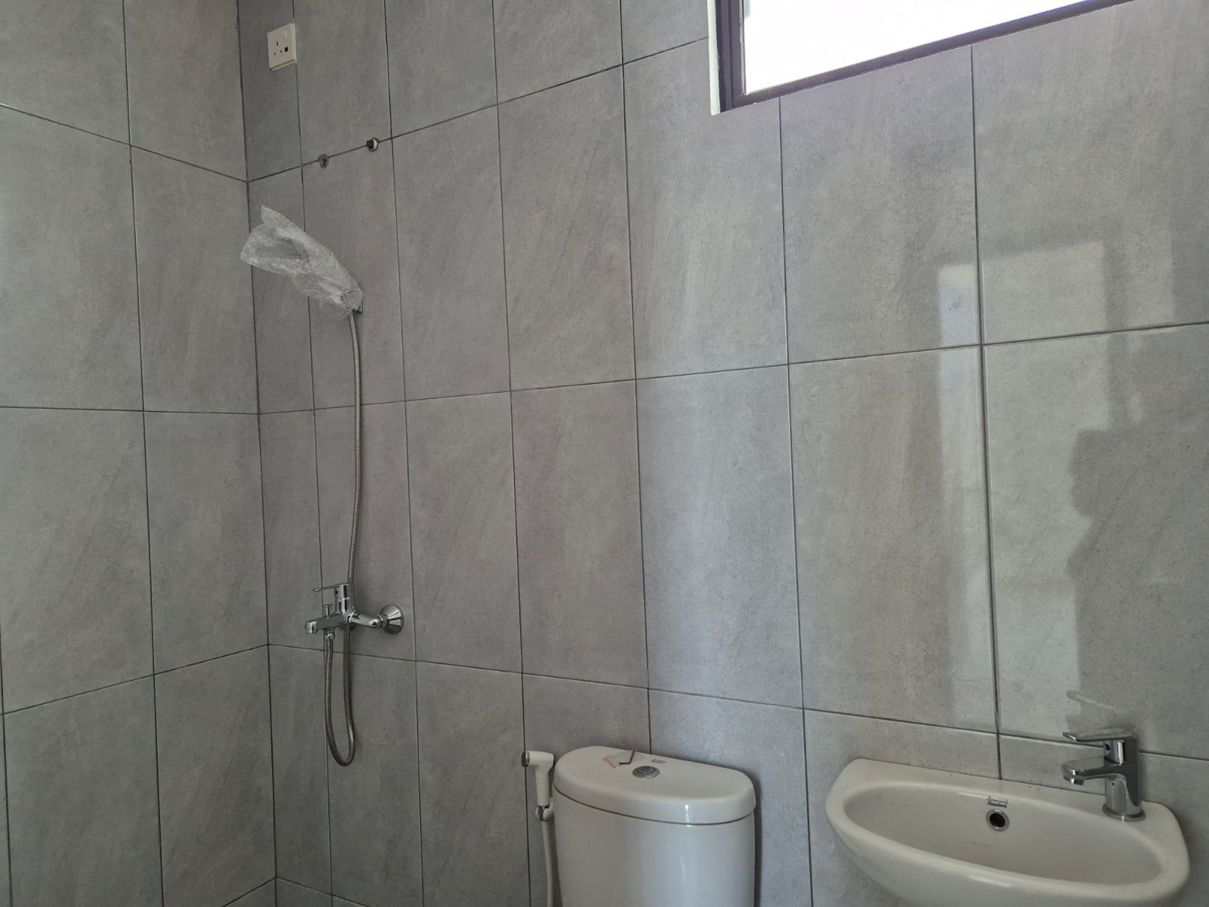 Rumah Minimalis, Brand New, dalam Cluster keamanan 24 Jam di Bintaro