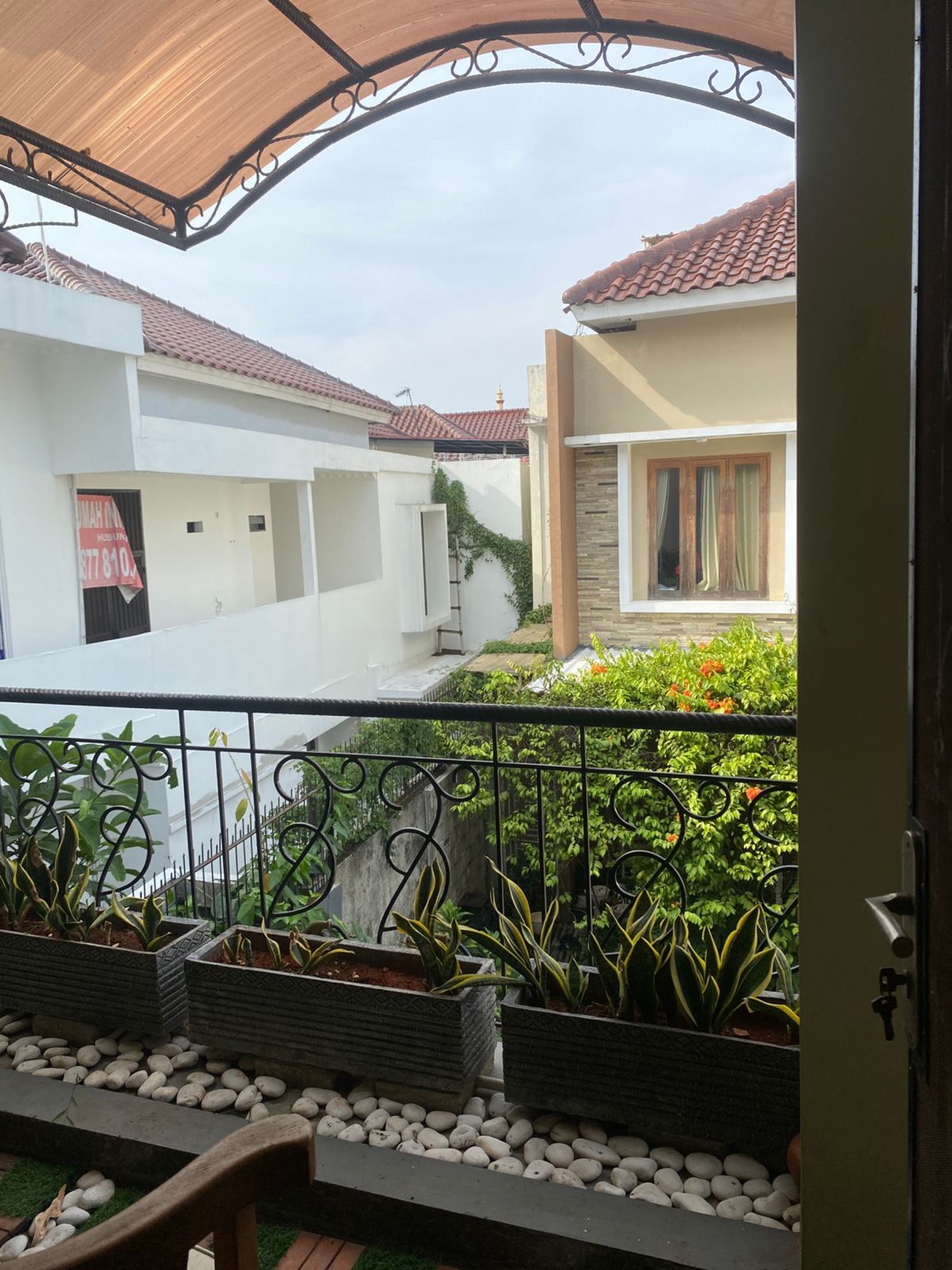 Rumah 2 Lantai Siap Huni di Jakarta Selatan KT 3+1 KM 4 Surat SHM