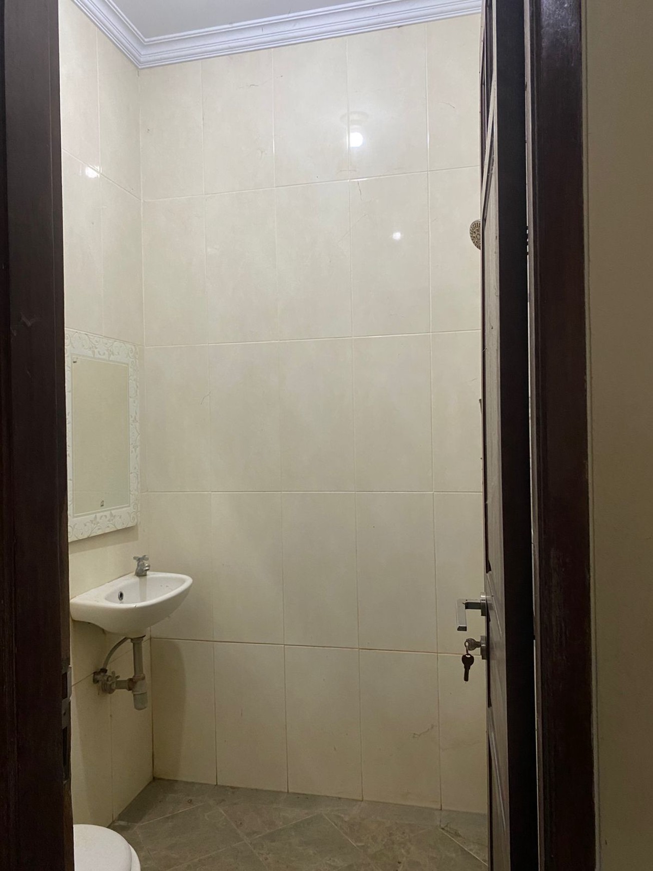 Rumah 2 Lantai Siap Huni di Jakarta Selatan KT 3+1 KM 4 Surat SHM