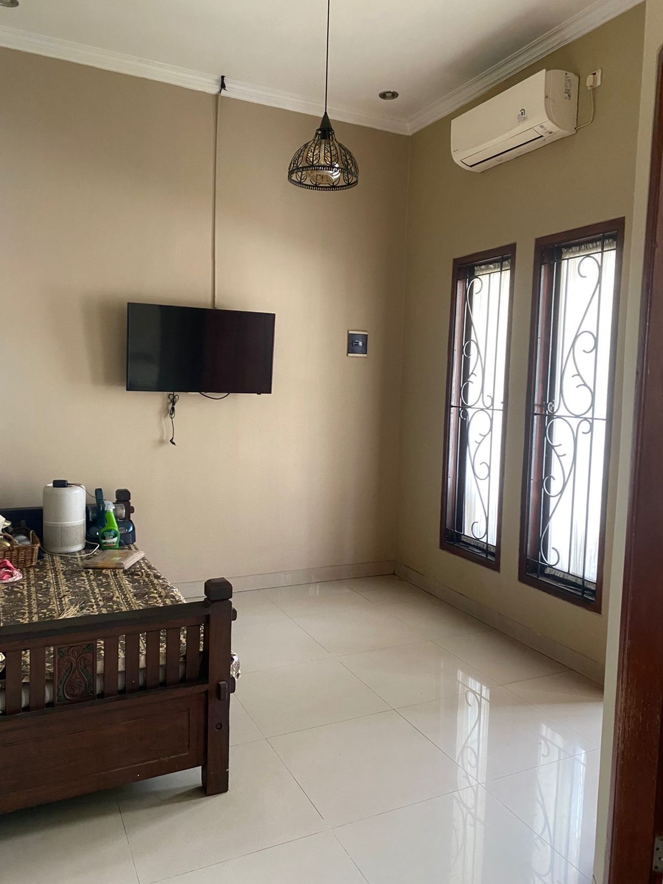 Rumah 2 Lantai Siap Huni di Jakarta Selatan KT 3+1 KM 4 Surat SHM