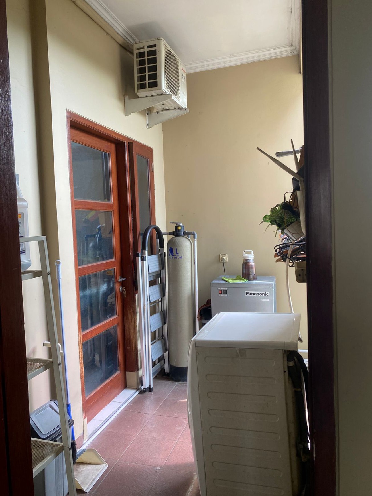 Rumah 2 Lantai Siap Huni di Jakarta Selatan KT 3+1 KM 4 Surat SHM