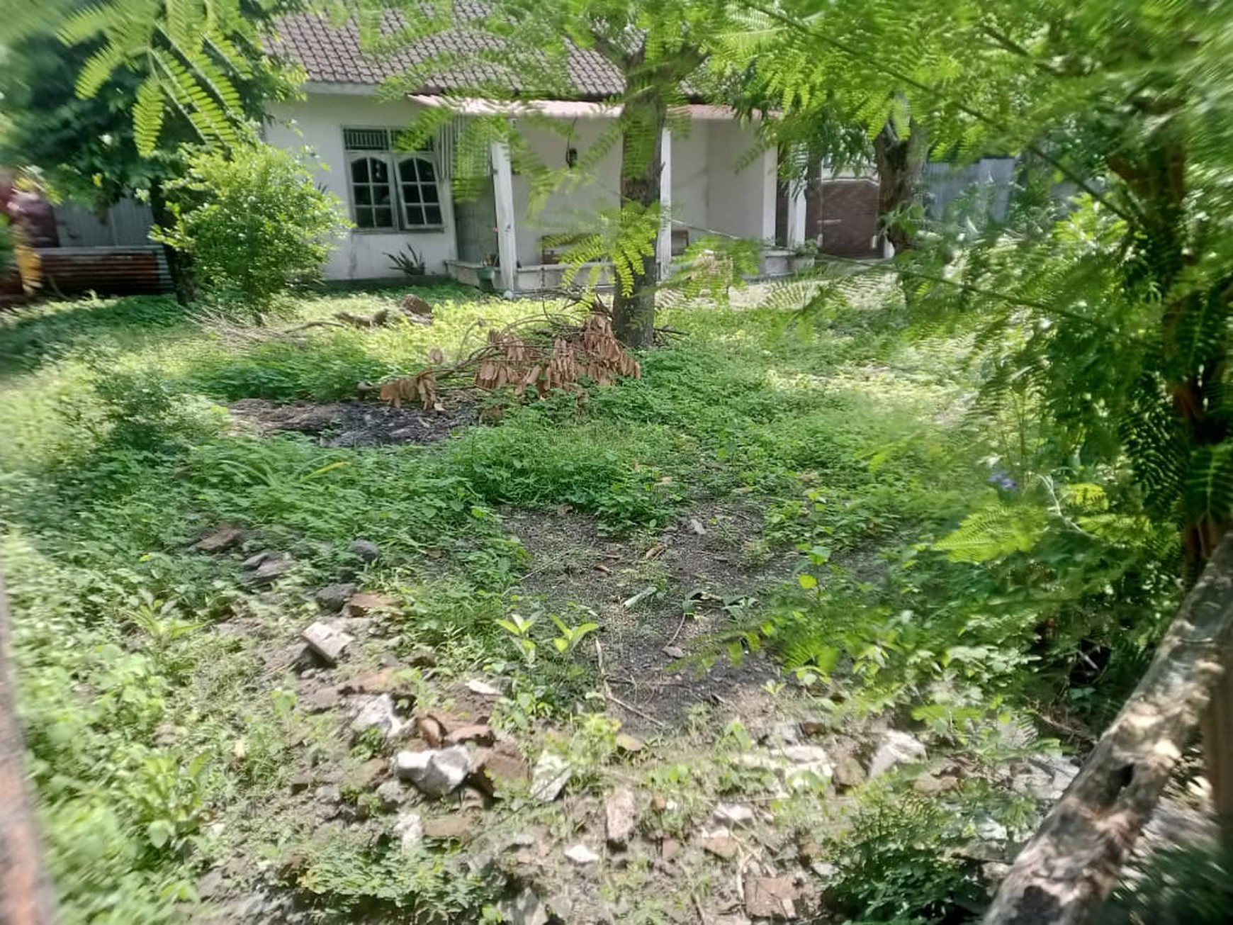 Dijual Tanah Bonus Bangunan Luas 625 Meter Persegi di Lokasi Strategis Surakarta.