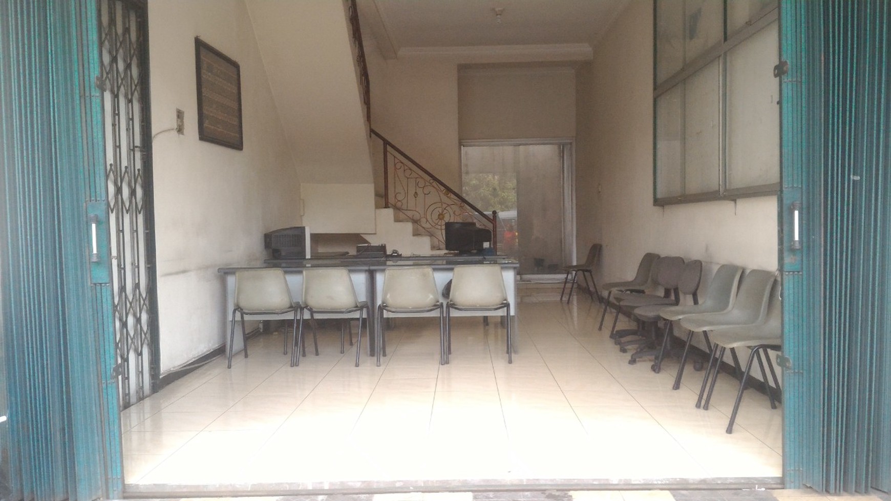 Dijual Ruko Jalan Raya Mayjen Panjaitan - Kota Madiun - Jawa Timur  - Parkiran Luas 