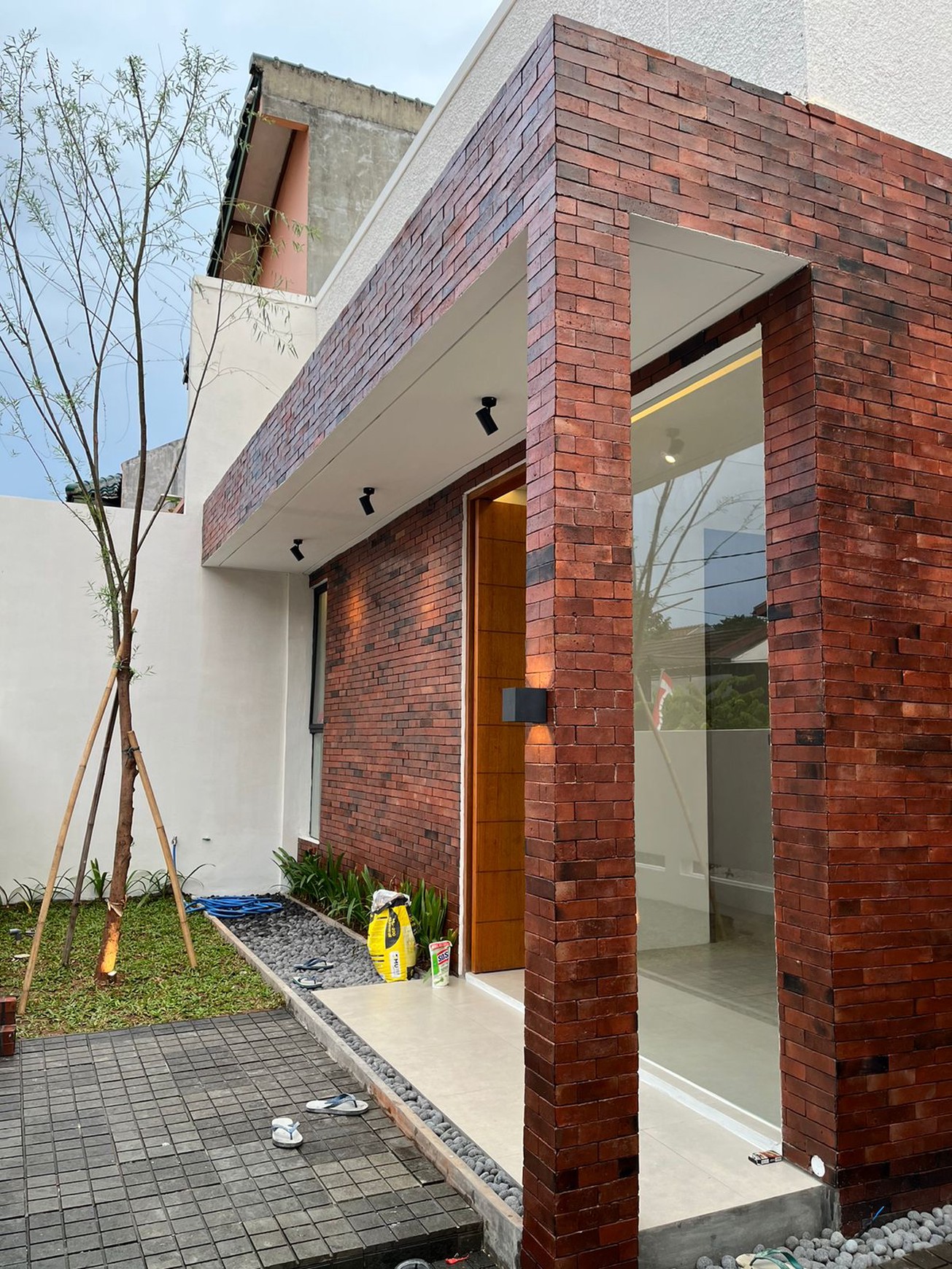 Rumah Brand New, Nyaman, bebas banjir dekat ST. Sudimara