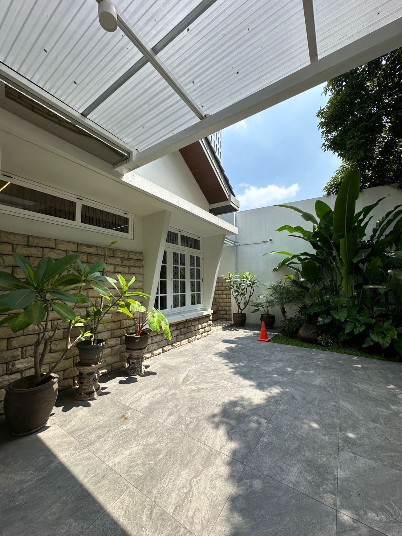 Dijual Rumah baru renovasi area komersial di Jl Jaksa - Kebon Sirih - Jakarta Pusat