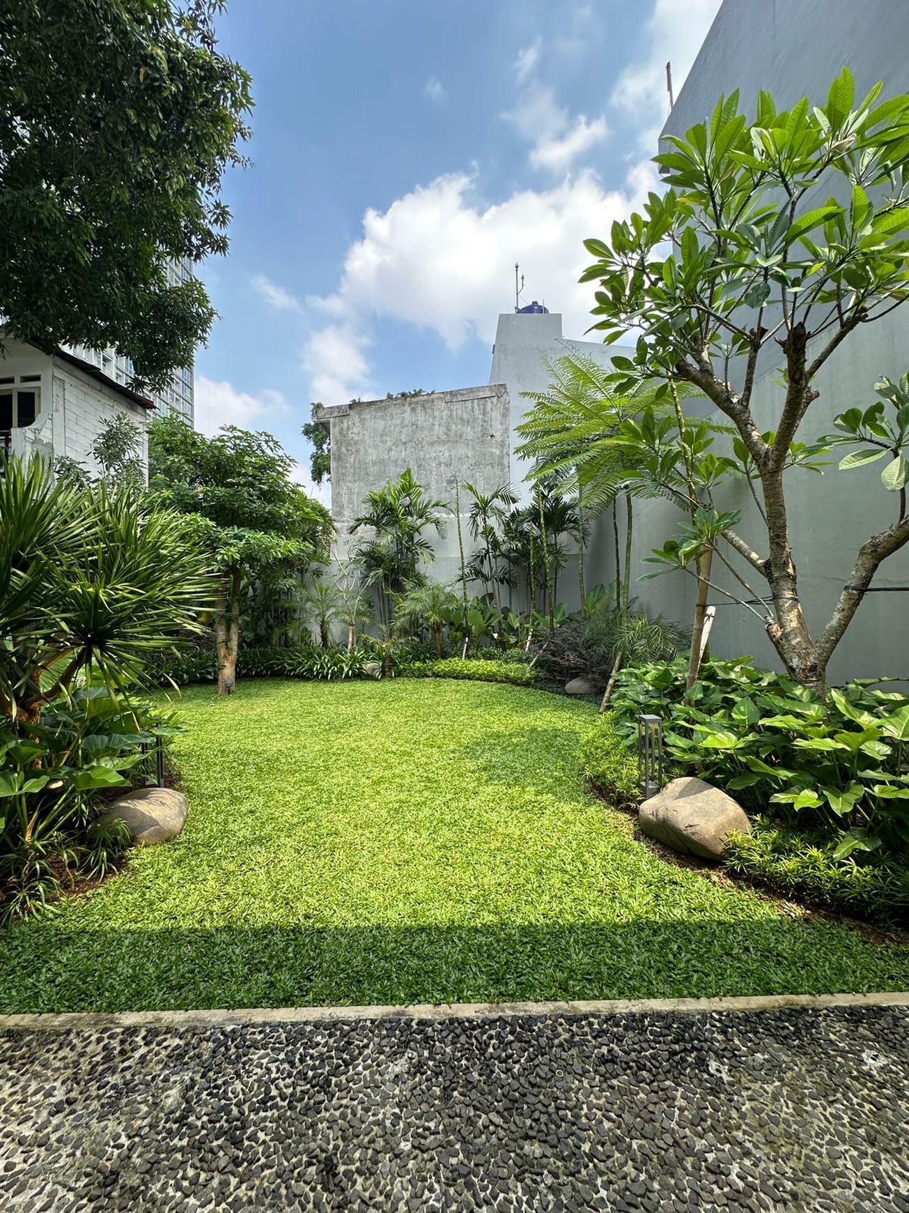 Dijual Rumah baru renovasi area komersial di Jl Jaksa - Kebon Sirih - Jakarta Pusat