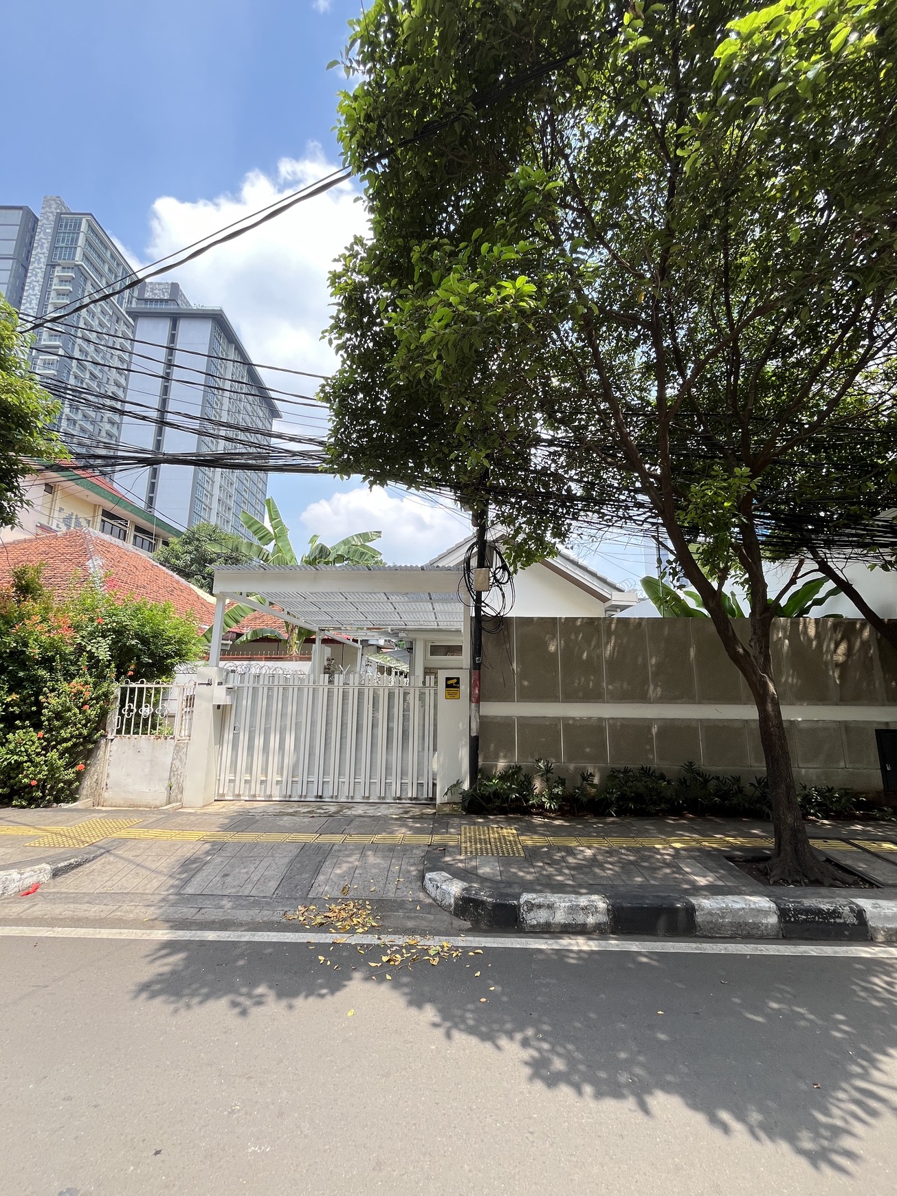 Dijual Rumah baru renovasi area komersial di Jl Jaksa - Kebon Sirih - Jakarta Pusat